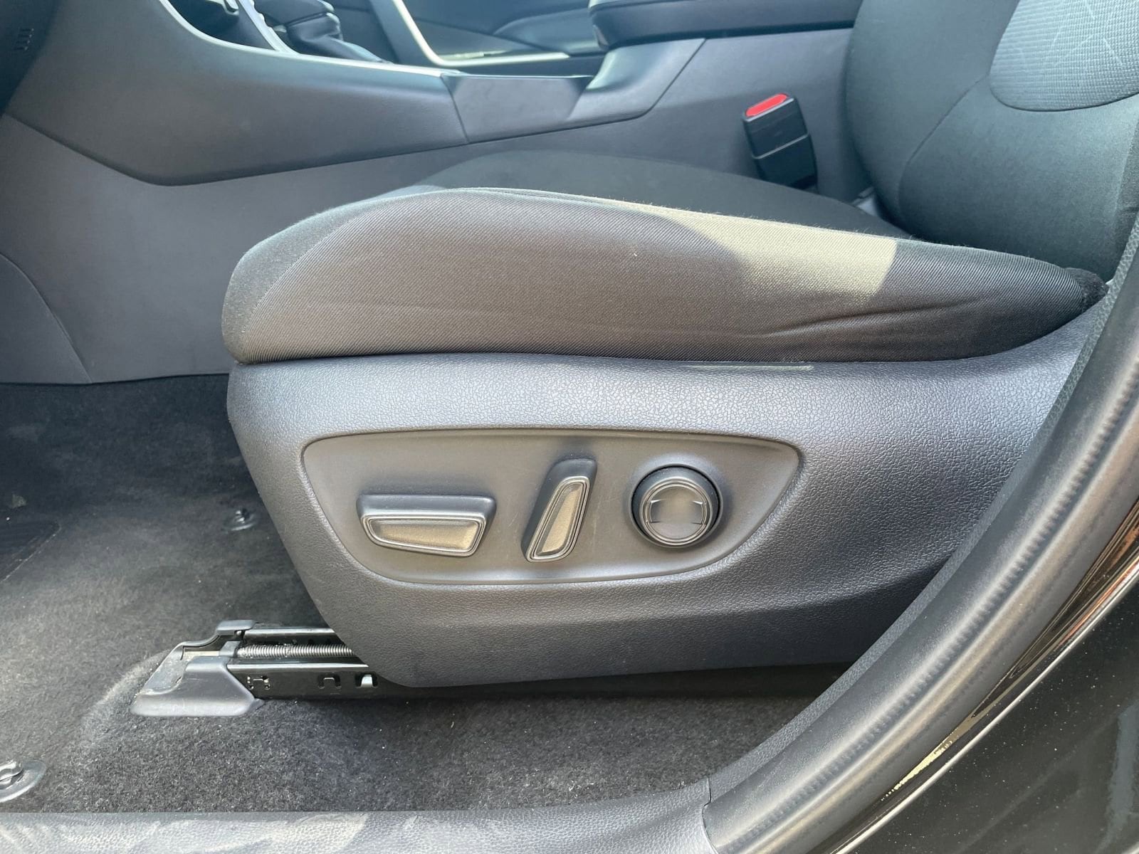 Thumbnail: 2025 Toyota RAV4 - 22