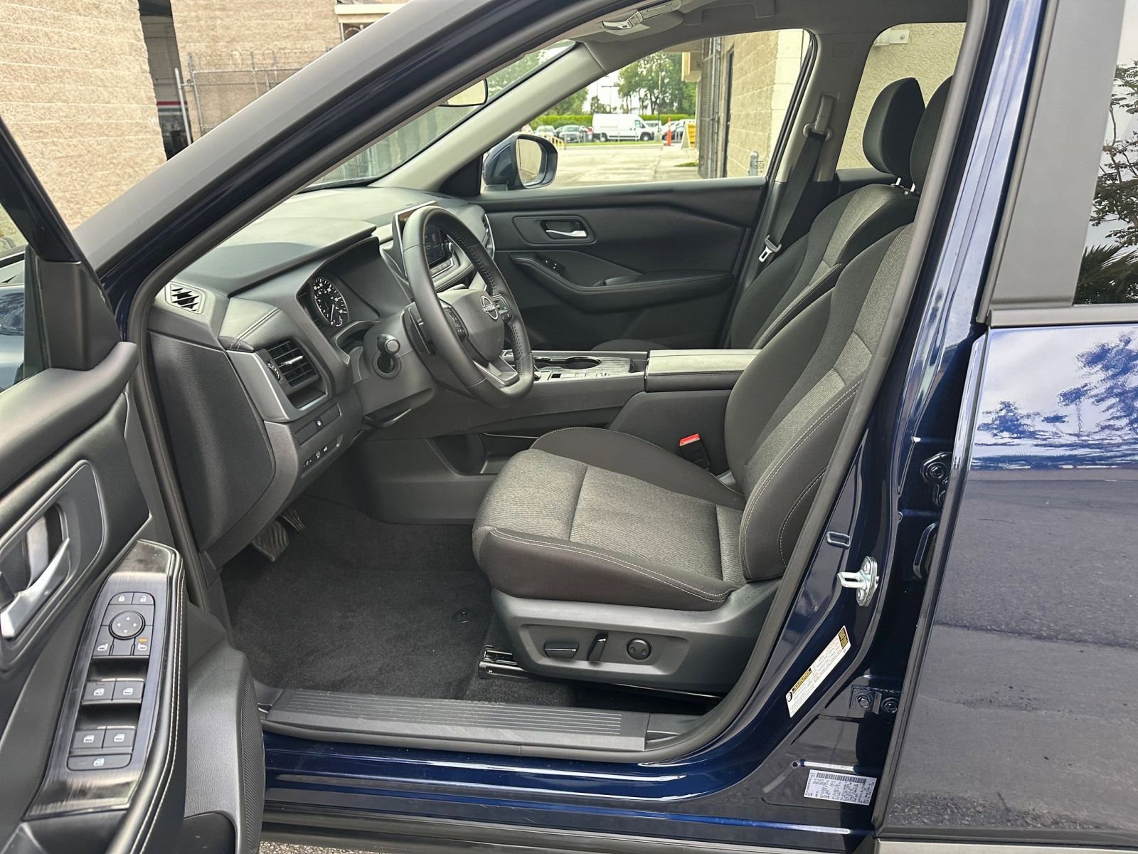 Thumbnail: 2025 Nissan Rogue - 27