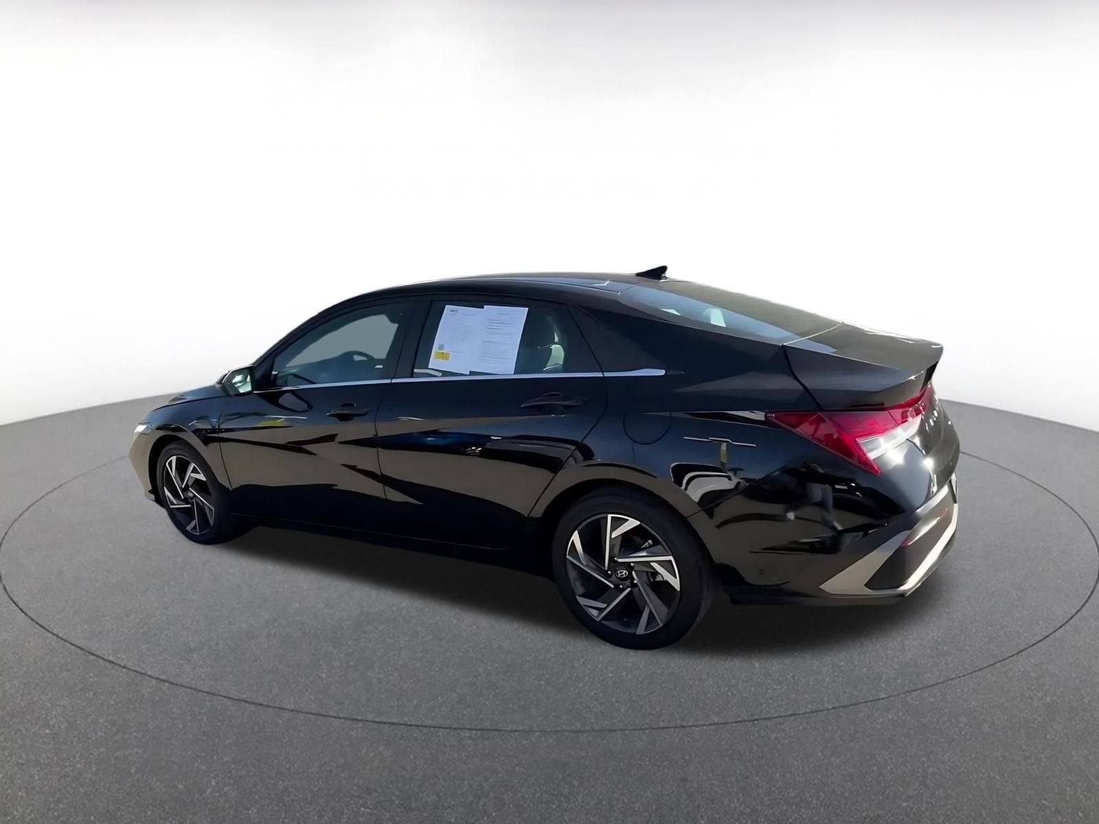 Thumbnail: 2025 Hyundai Elantra - 10