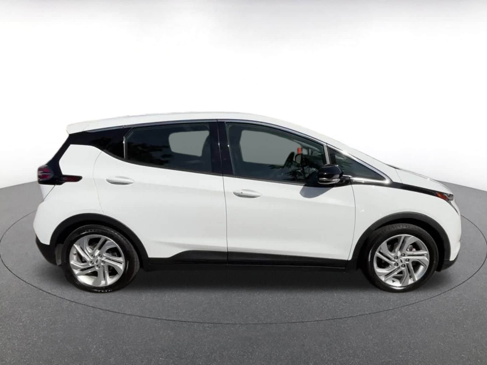Thumbnail: 2023 Chevrolet Bolt EV - 16