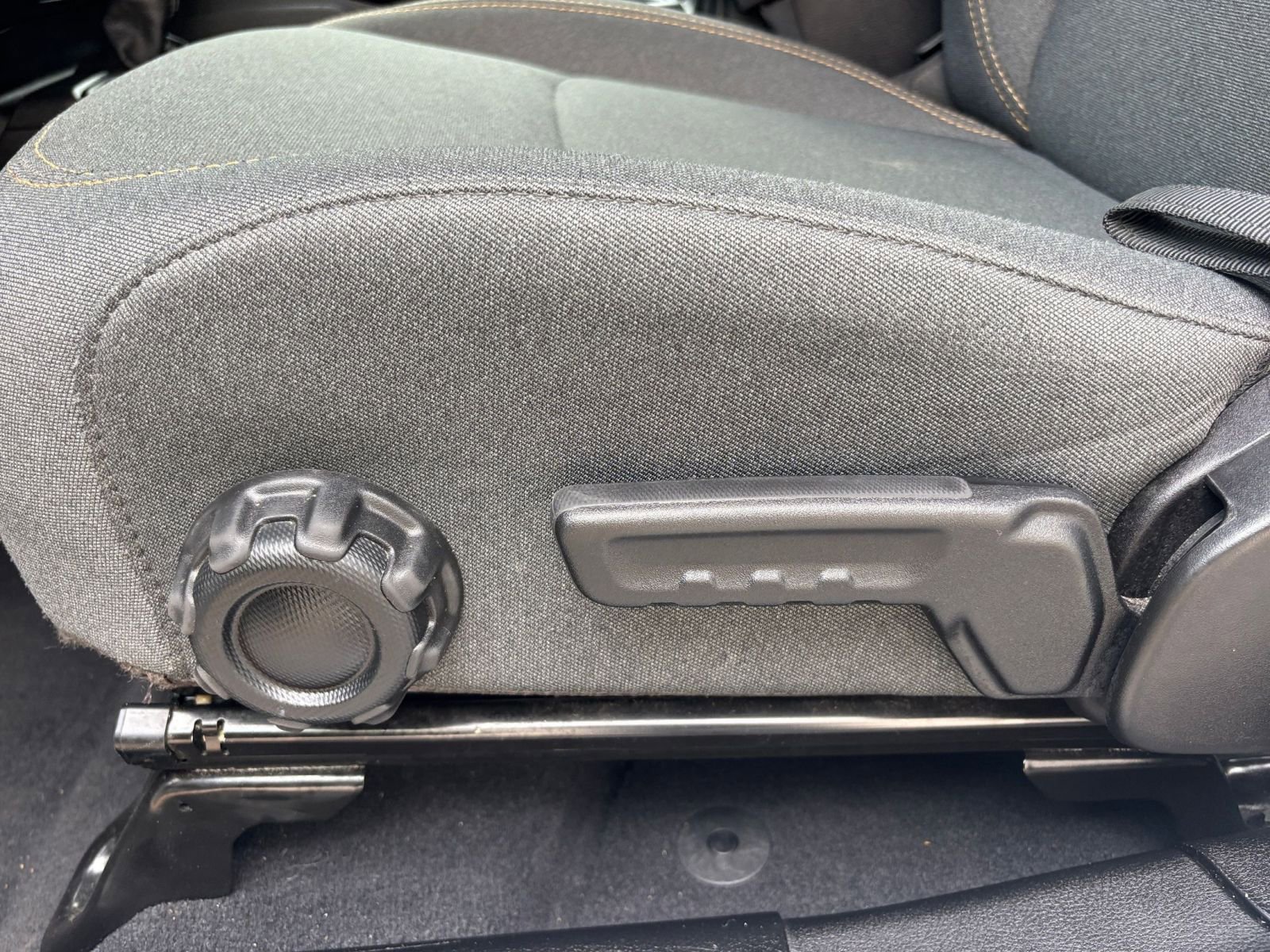 Thumbnail: 2025 Jeep Wrangler - 23