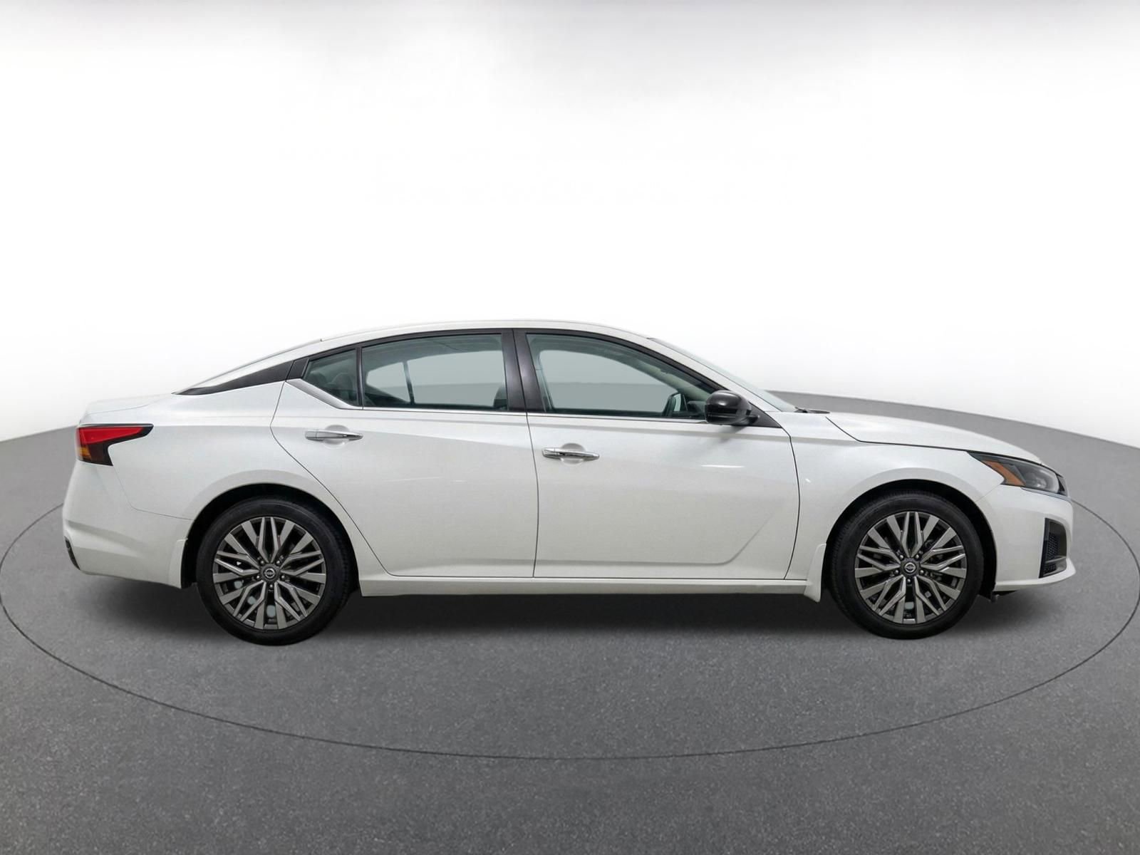 Thumbnail: 2025 Nissan Altima - 10