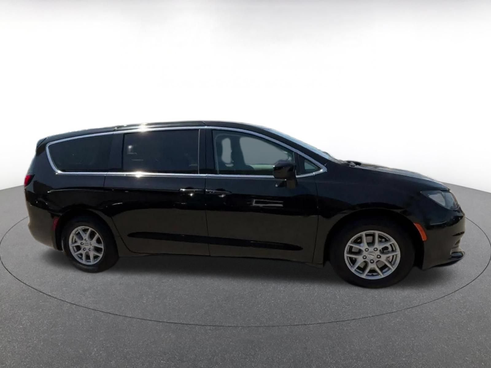 Thumbnail: 2024 Chrysler Voyager - 15