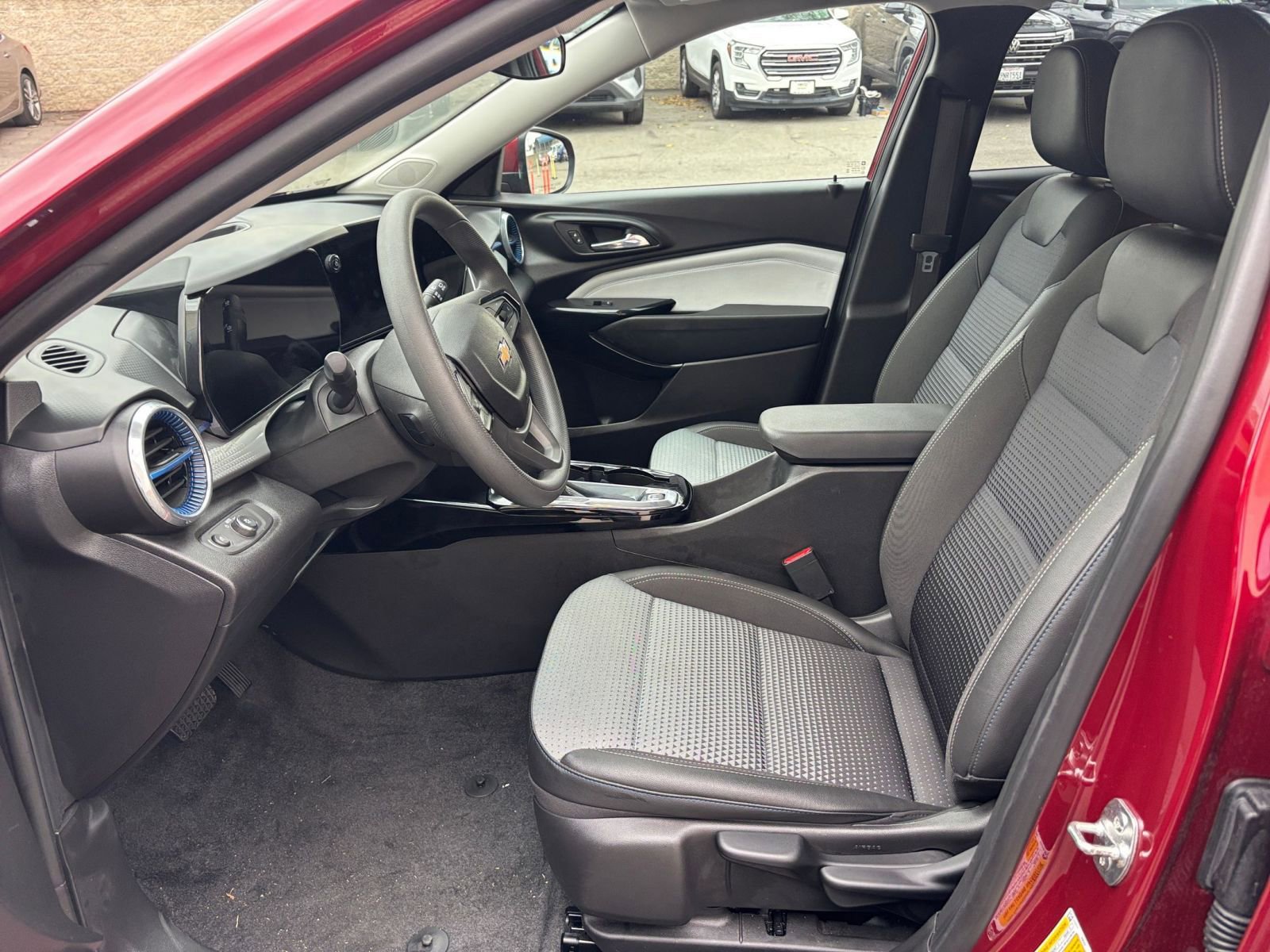 Thumbnail: 2025 Chevrolet Trax - 27