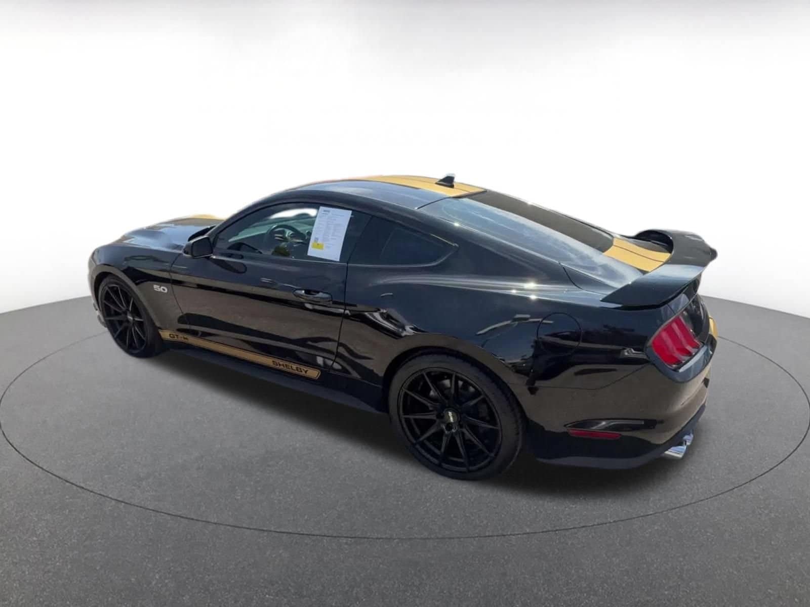 Thumbnail: 2022 Ford Mustang - 10