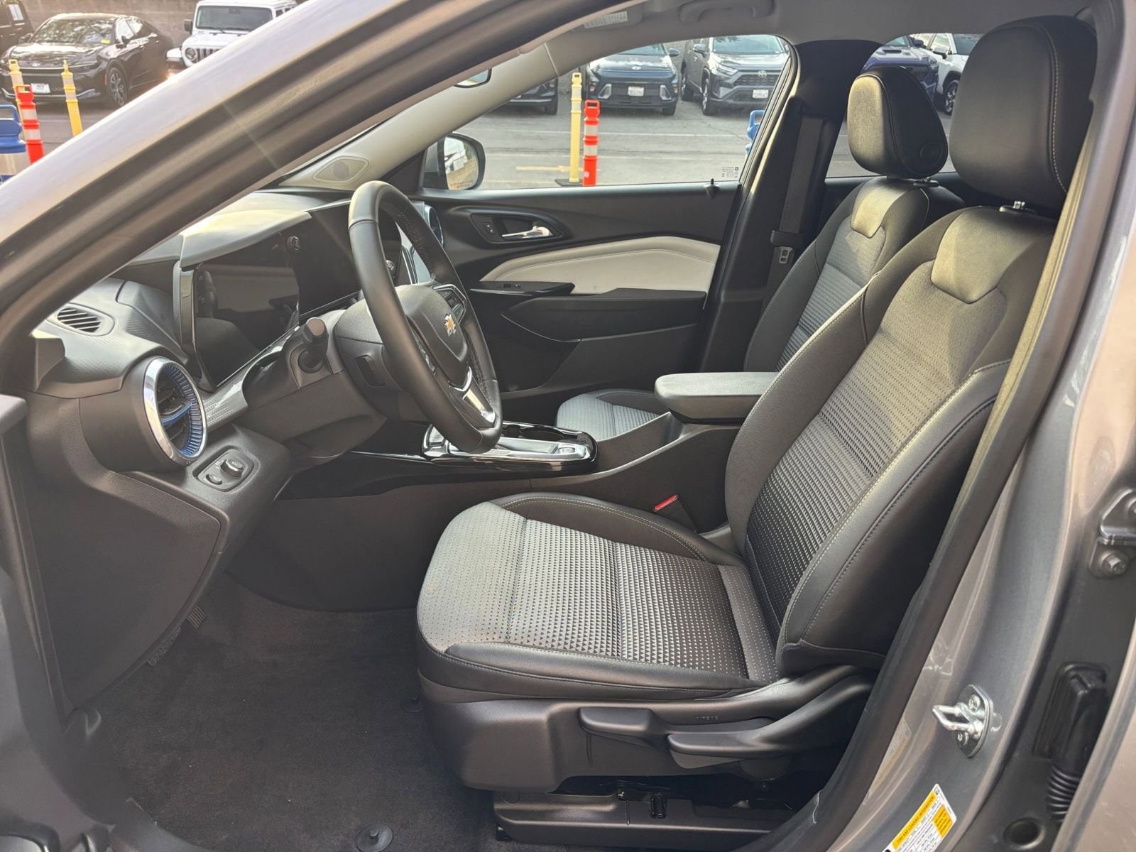 Thumbnail: 2025 Chevrolet Trax - 27