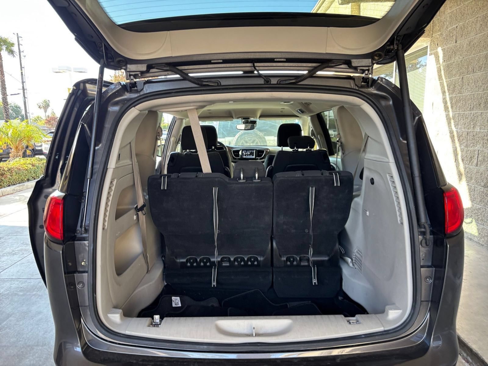 Thumbnail: 2023 Chrysler Voyager - 33