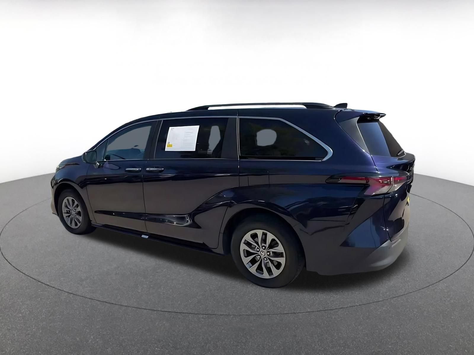 Thumbnail: 2024 Toyota Sienna - 9