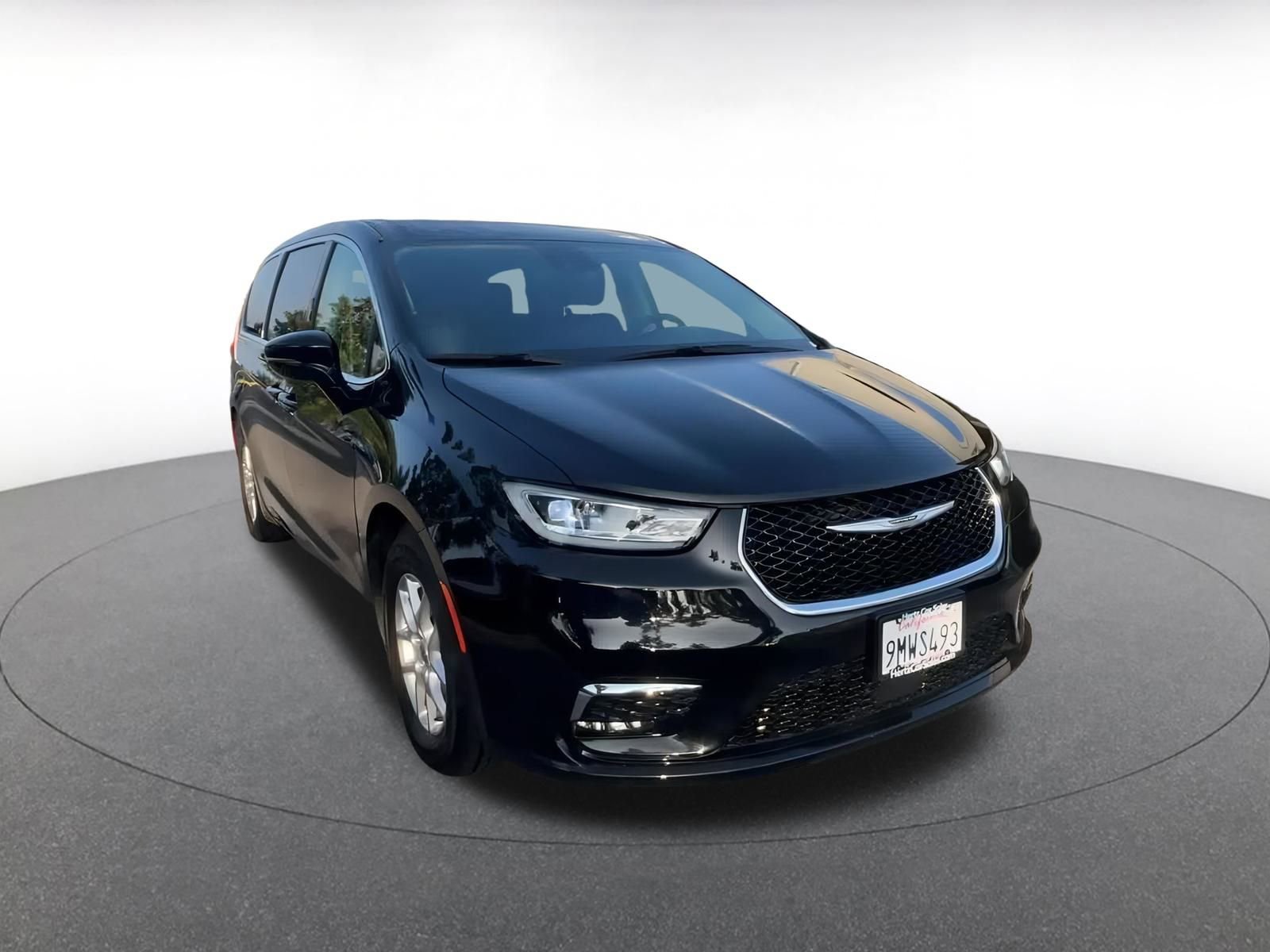 Thumbnail: 2024 Chrysler Pacifica - 3