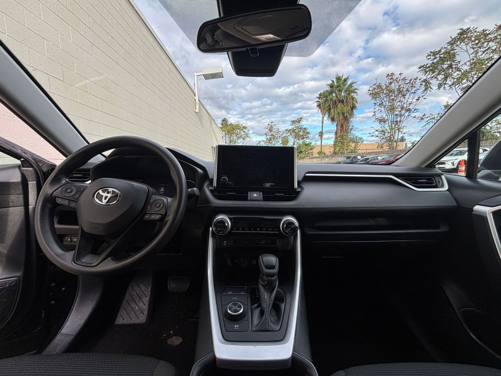 Thumbnail: 2025 Toyota RAV4 - 33