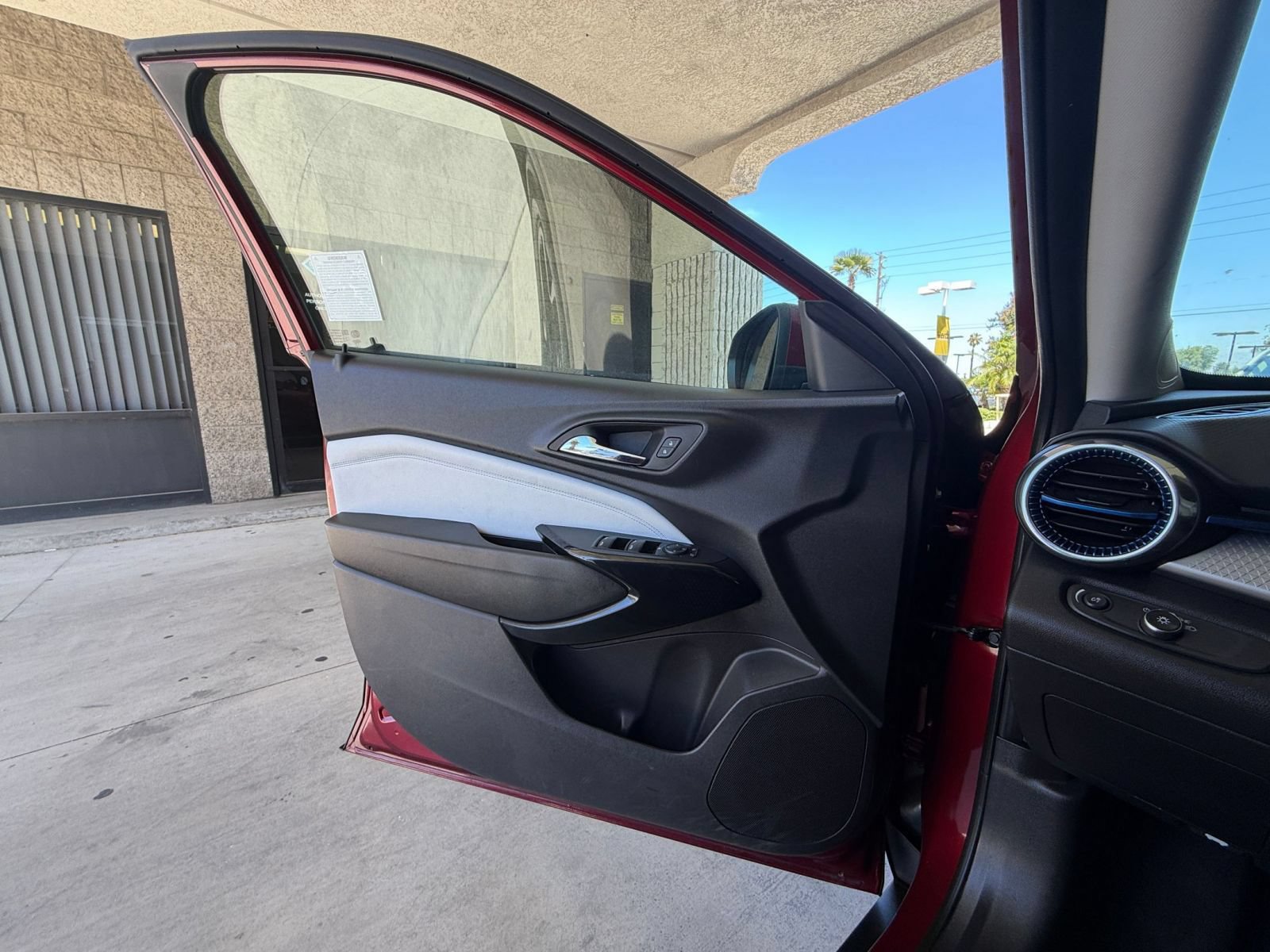 Thumbnail: 2025 Chevrolet Trax - 18