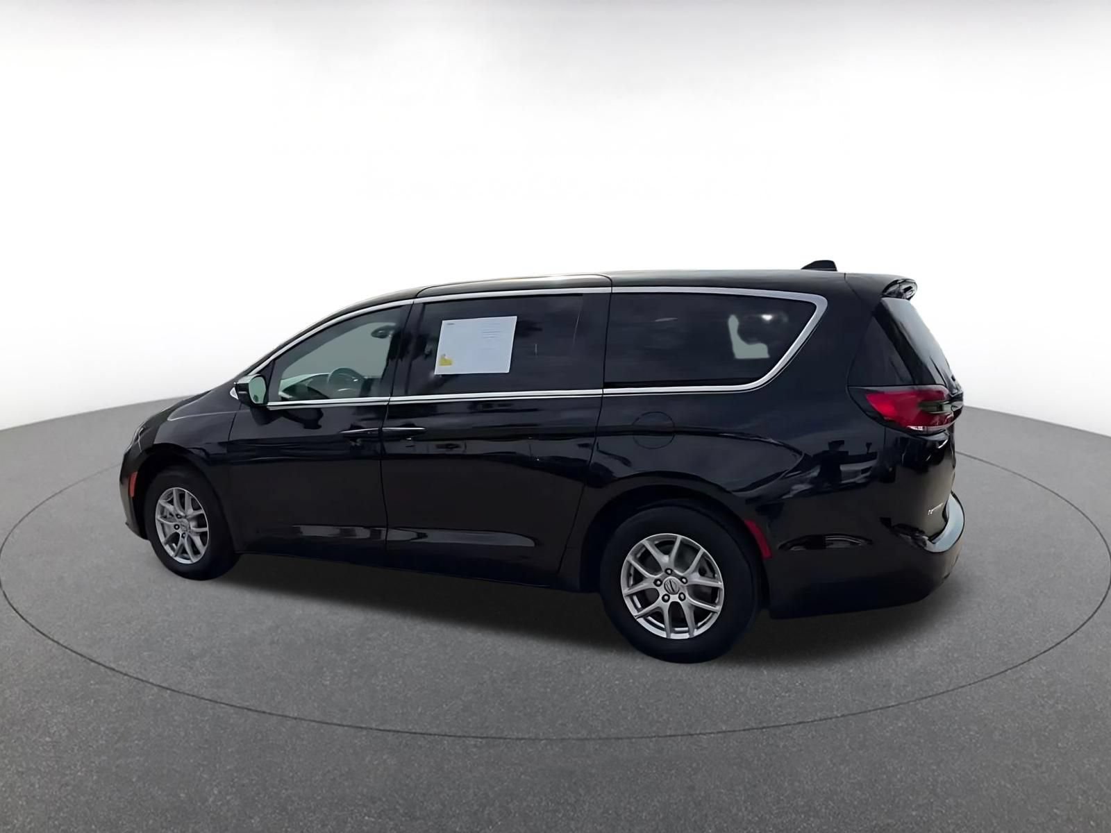 Thumbnail: 2025 Chrysler Pacifica - 9