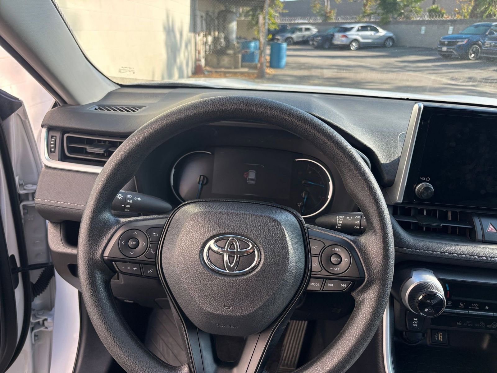 Thumbnail: 2025 Toyota RAV4 - 34