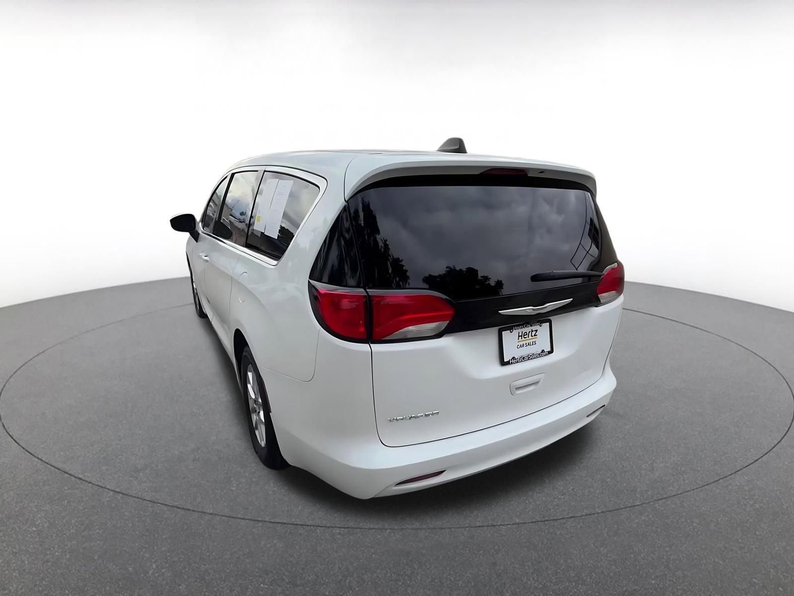 Thumbnail: 2023 Chrysler Voyager - 11