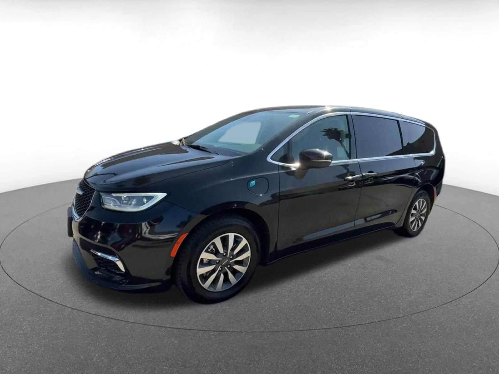 Thumbnail: 2023 Chrysler Pacifica - 7