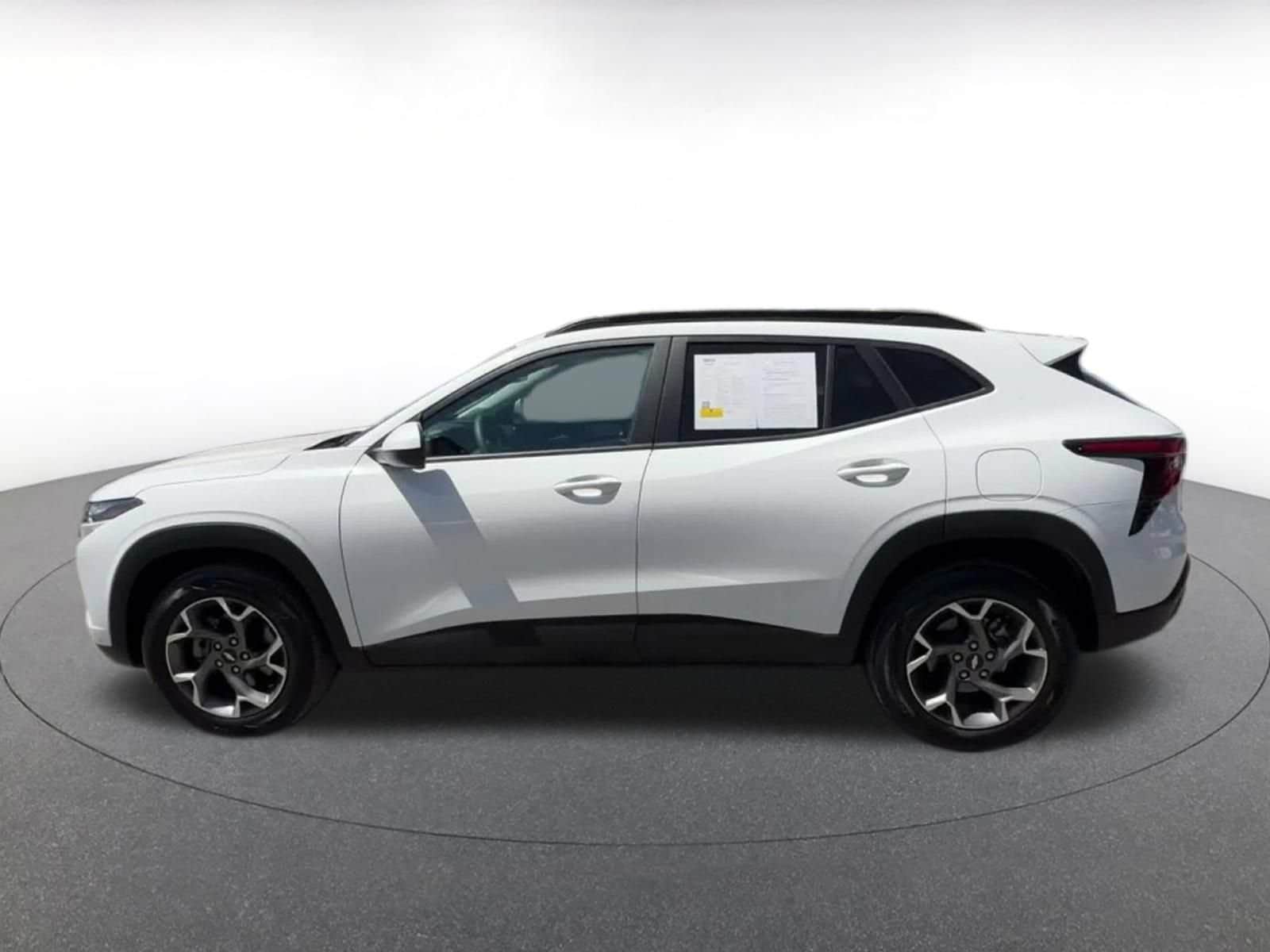 Thumbnail: 2025 Chevrolet Trax - 8