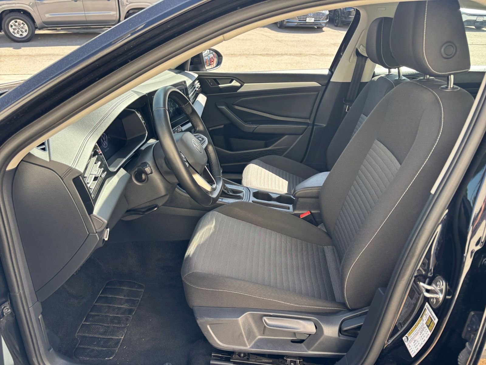 Thumbnail: 2025 Volkswagen Jetta - 27