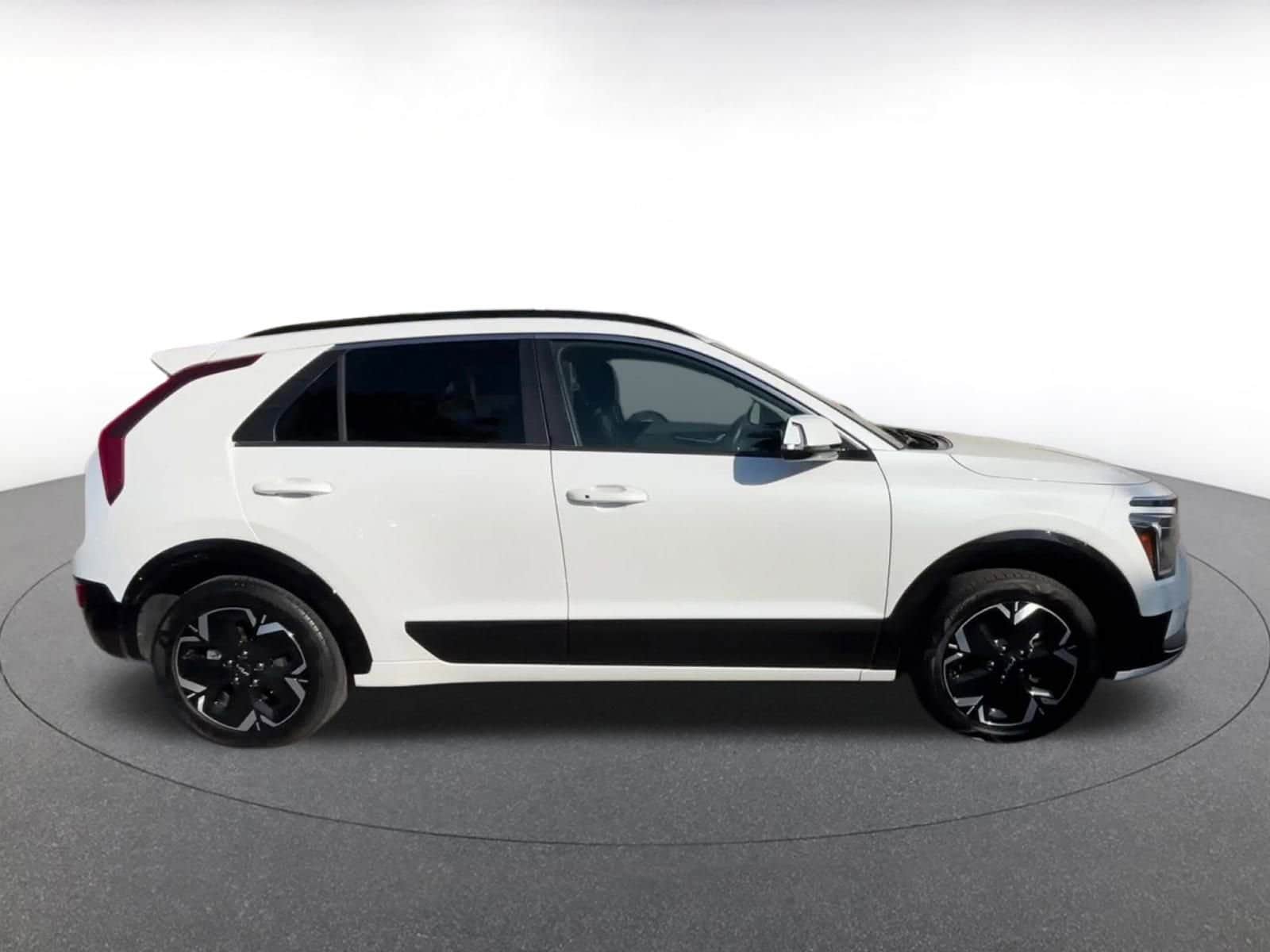 Thumbnail: 2023 Kia Niro - 16