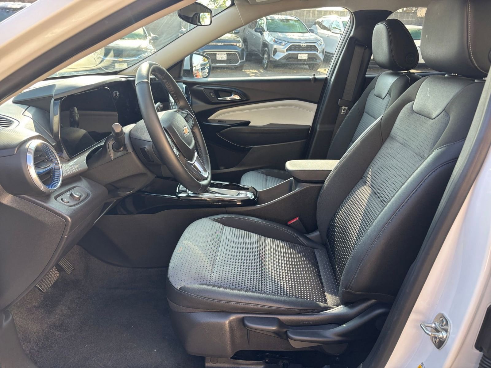 Thumbnail: 2025 Chevrolet Trax - 27