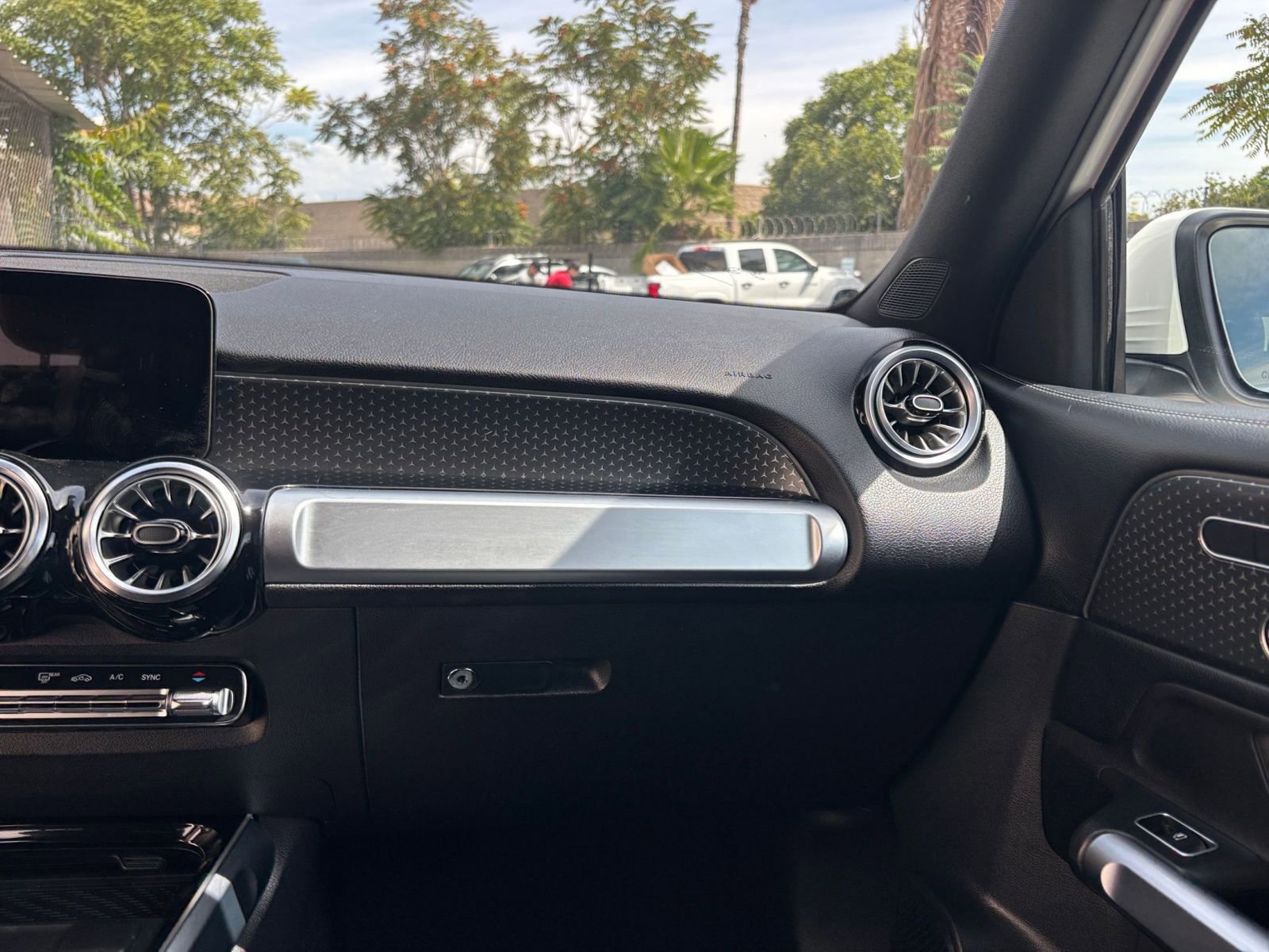 Thumbnail: 2024 Mercedes-Benz GLB - 35