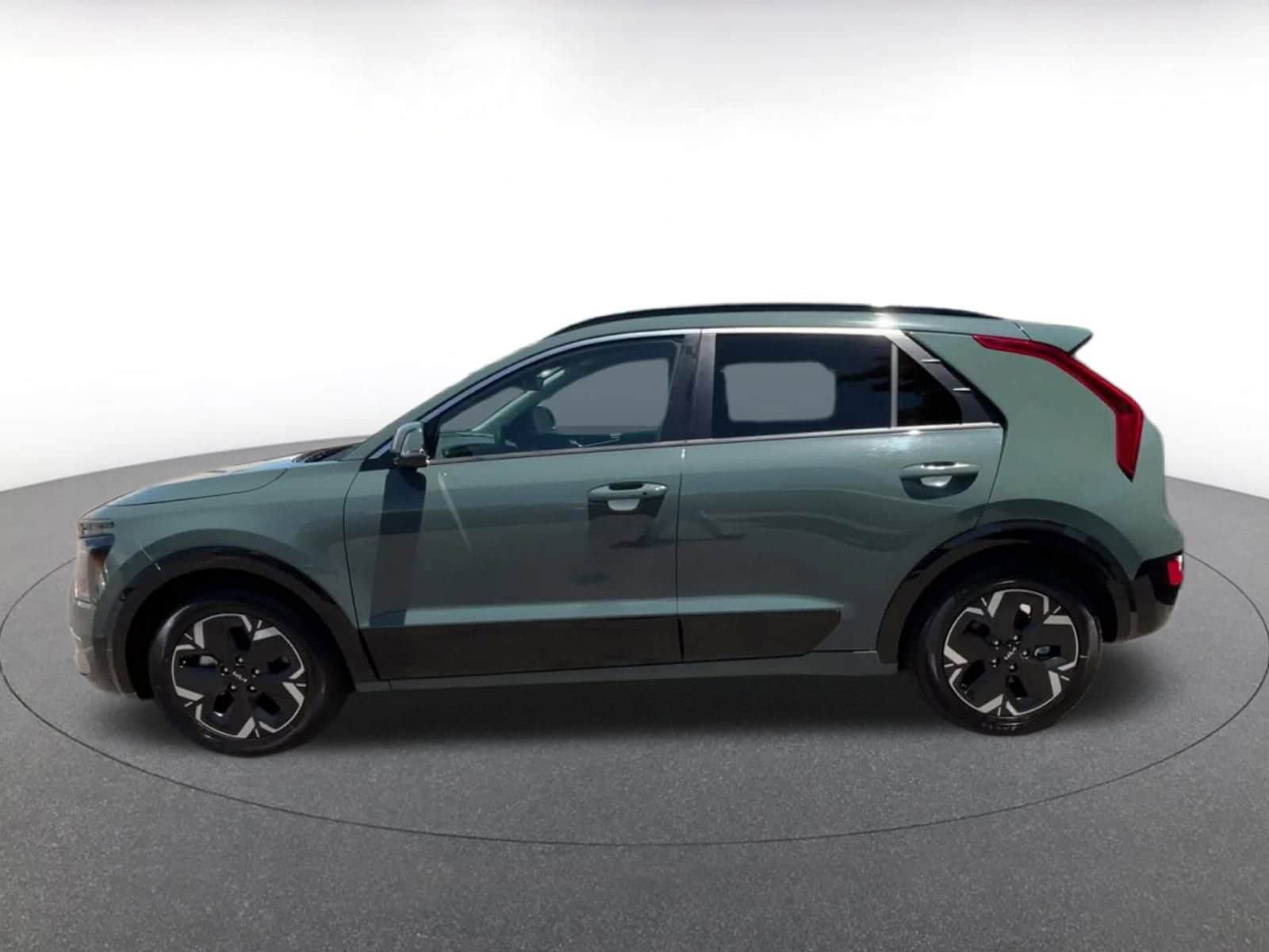 Thumbnail: 2023 Kia Niro - 8