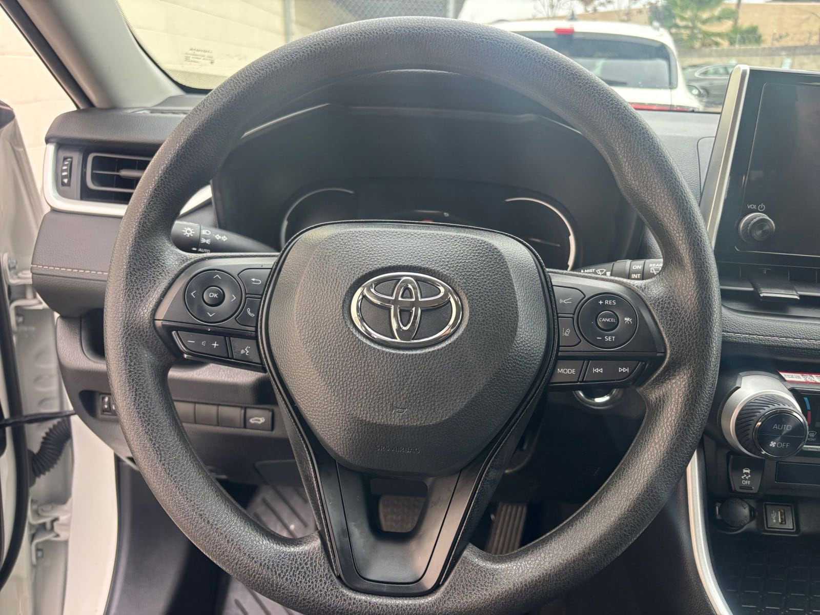 Thumbnail: 2025 Toyota RAV4 - 29