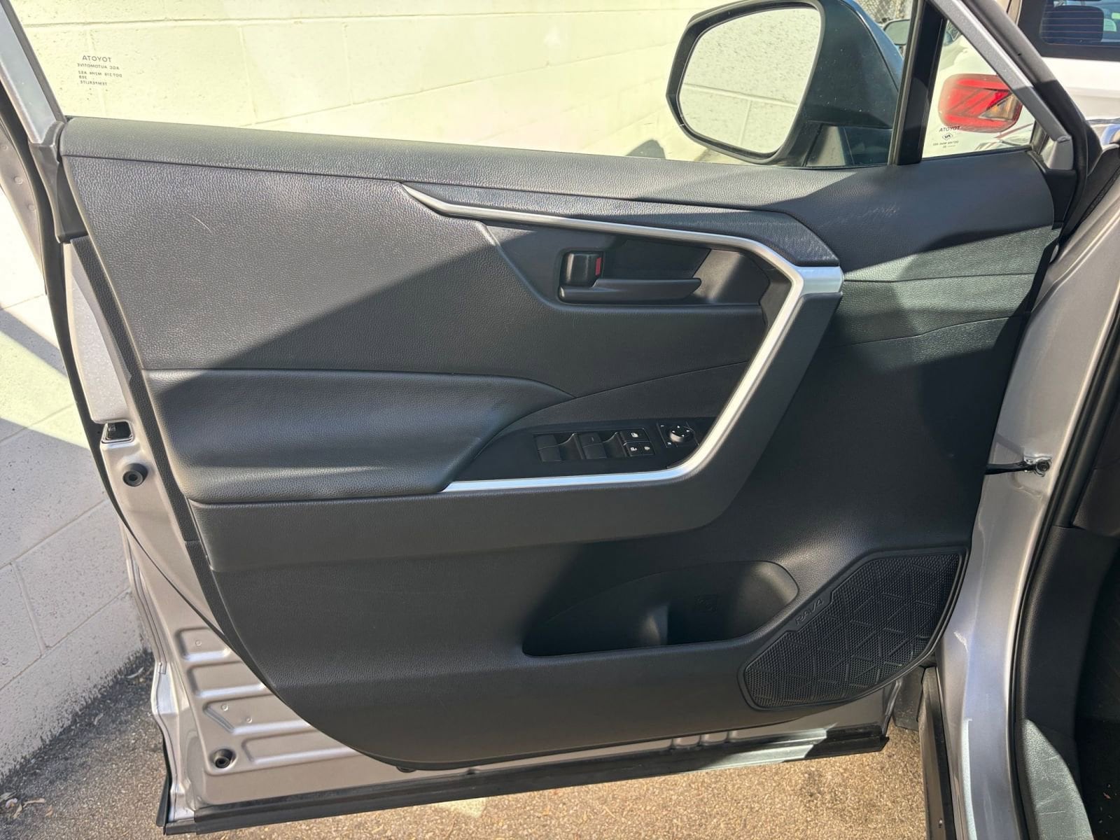 Thumbnail: 2025 Toyota RAV4 - 20