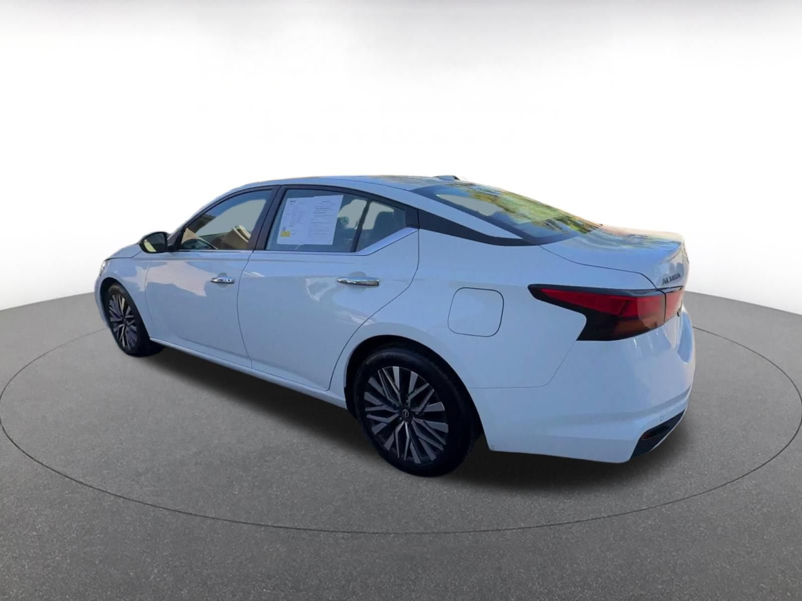 Thumbnail: 2025 Nissan Altima - 9