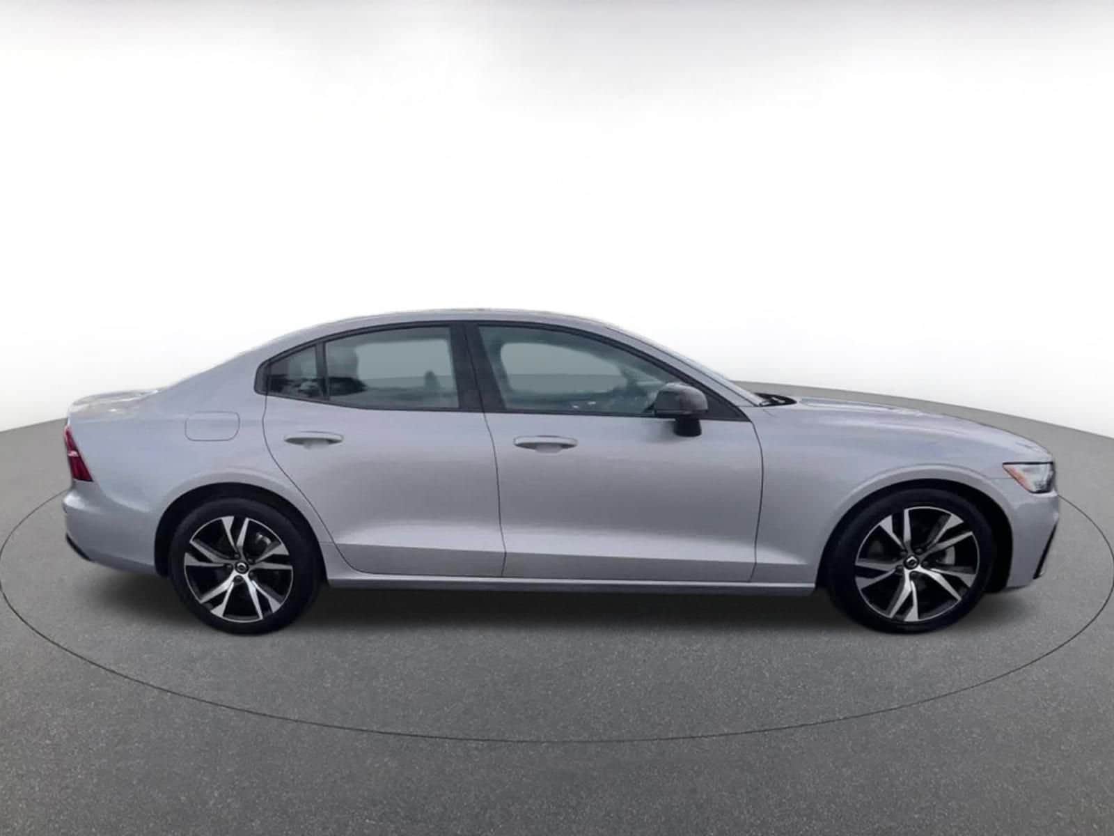 Thumbnail: 2024 Volvo S60 - 16