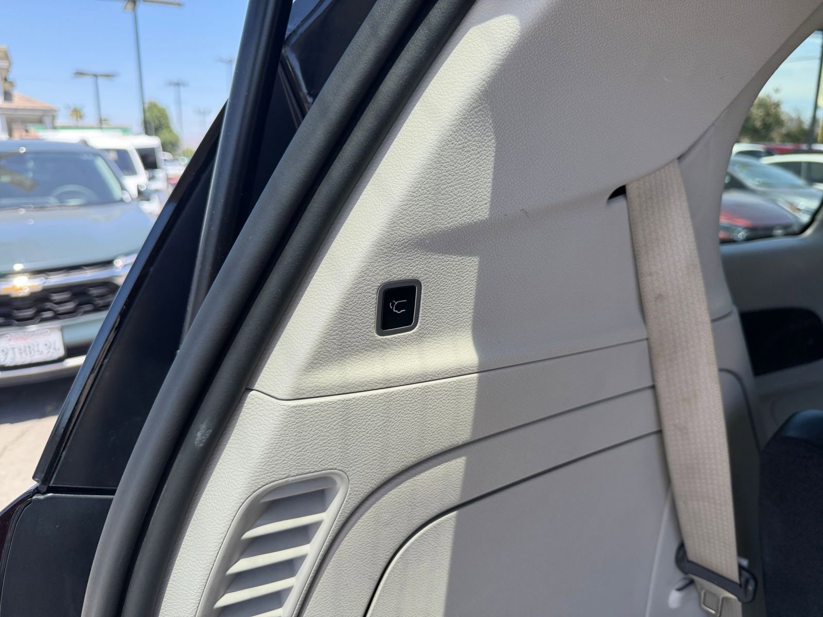 Thumbnail: 2023 Chrysler Pacifica - 23
