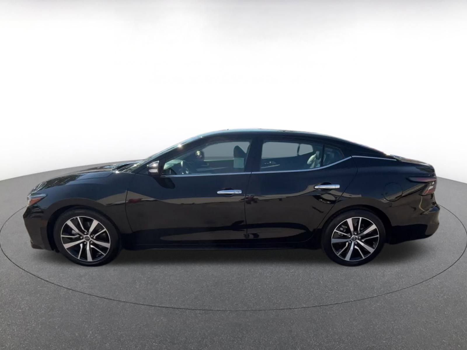 Thumbnail: 2023 Nissan Maxima - 9