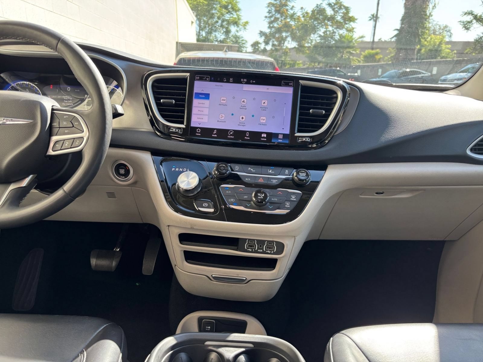 Thumbnail: 2023 Chrysler Pacifica - 16