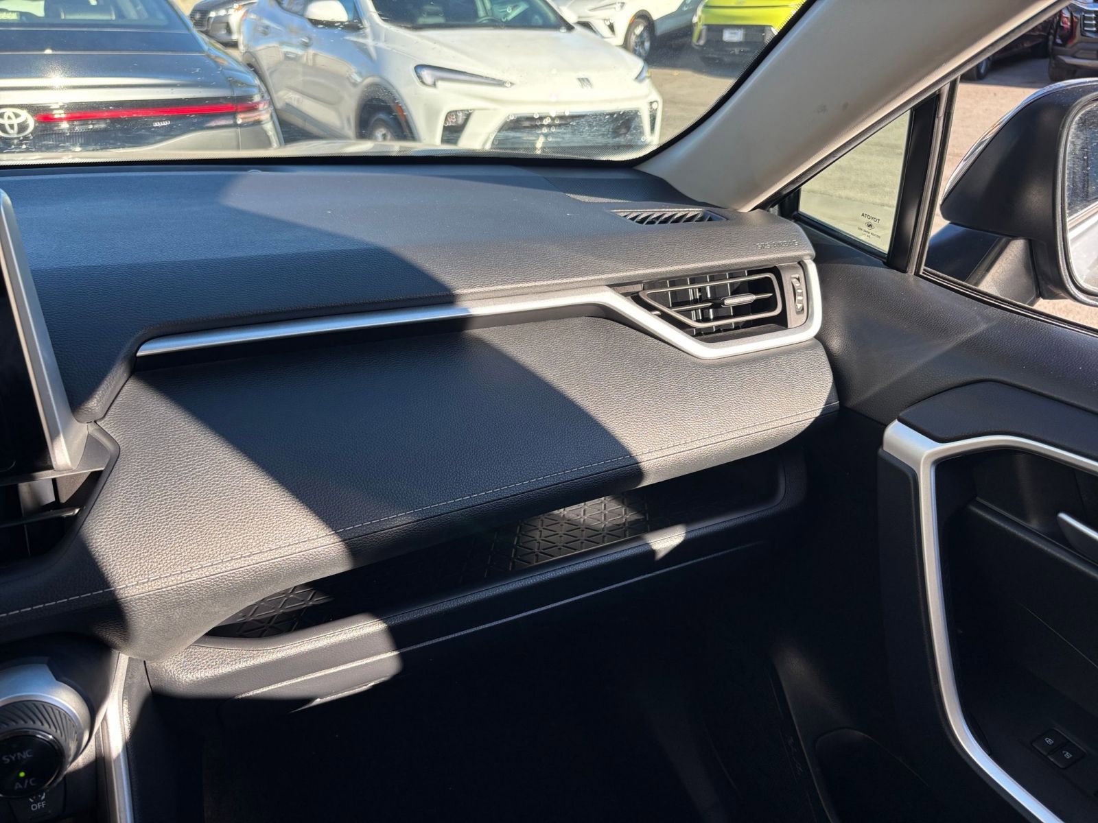 Thumbnail: 2025 Toyota RAV4 - 35