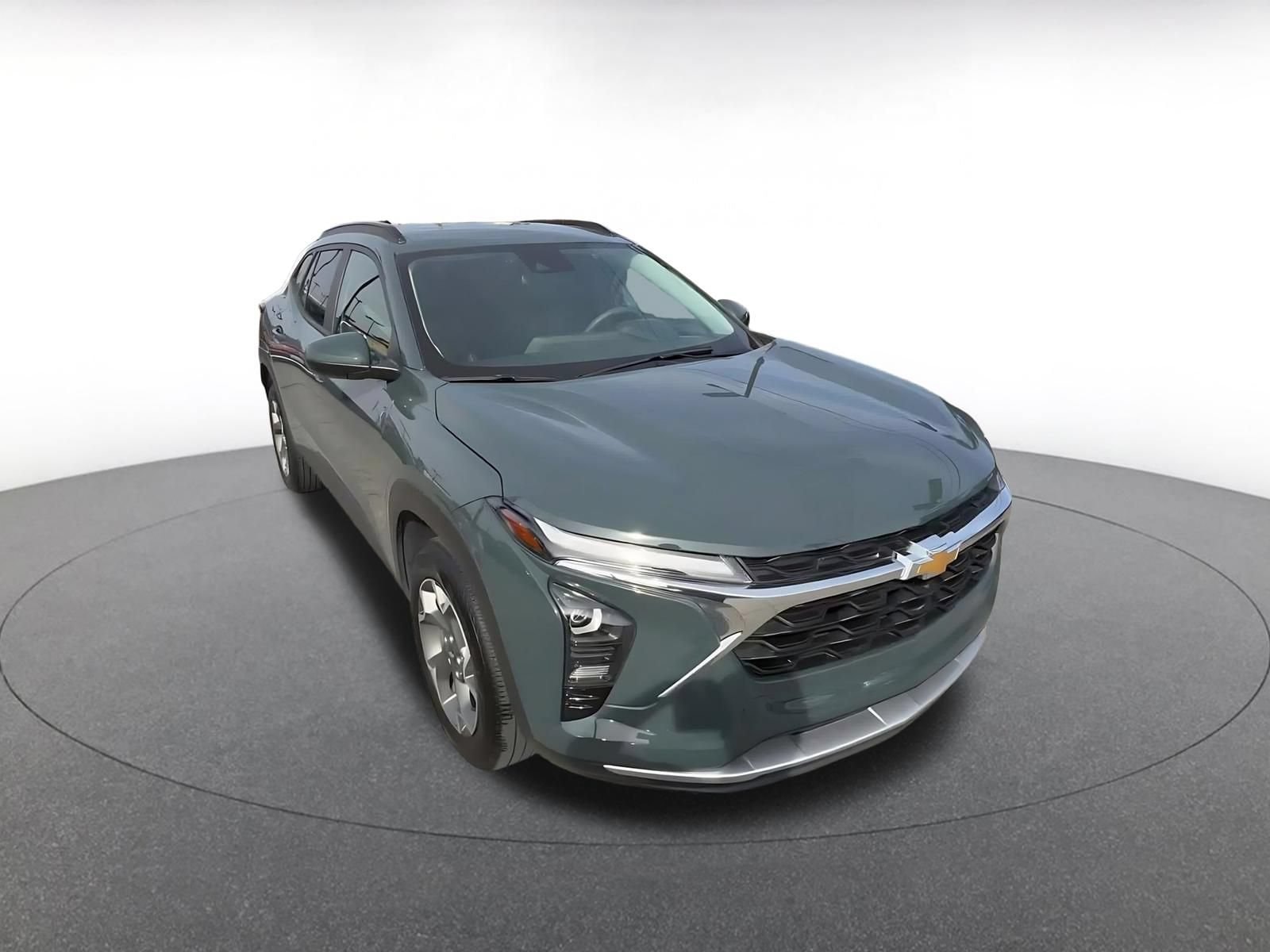 Thumbnail: 2025 Chevrolet Trax - 3