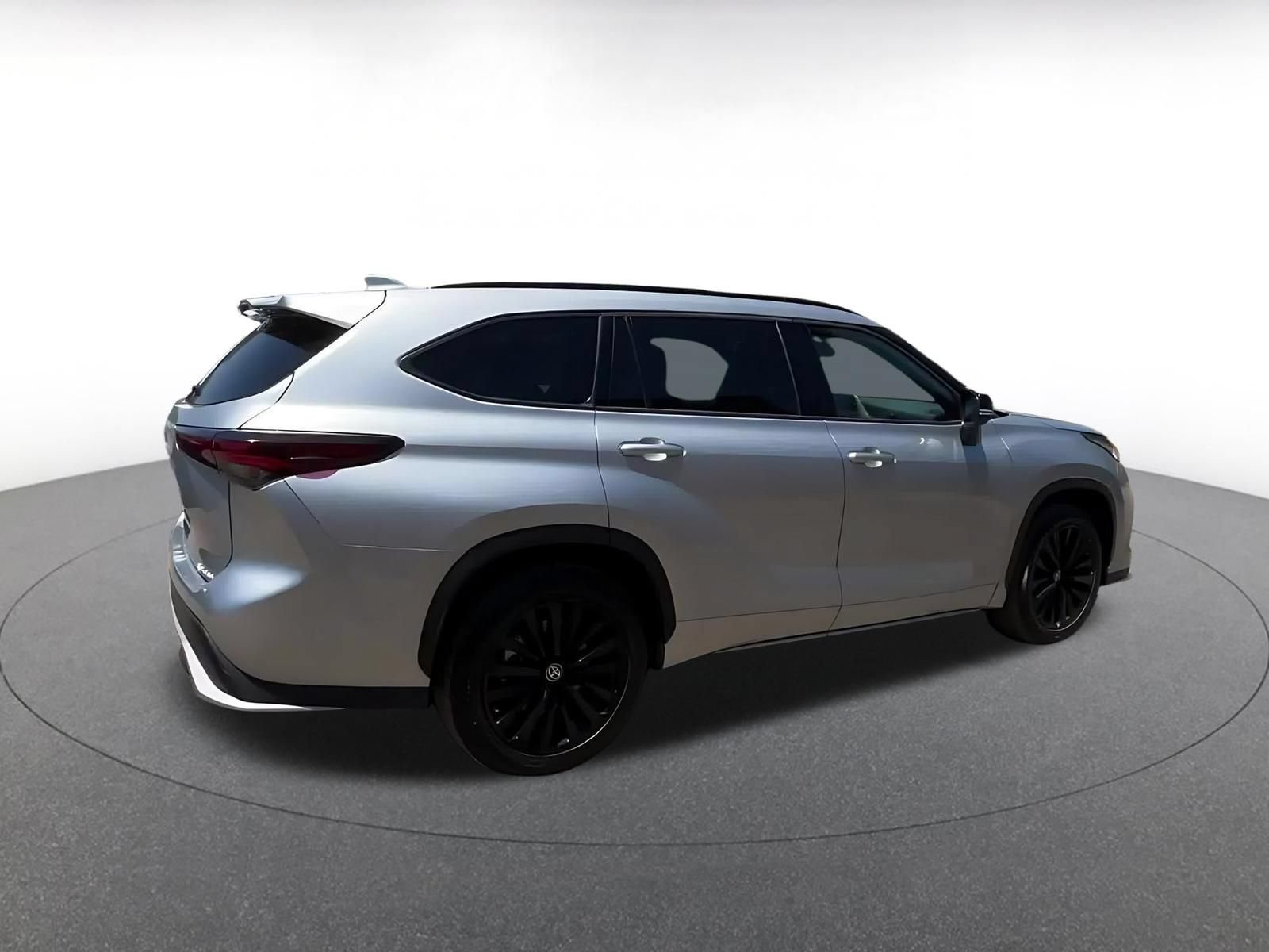 Thumbnail: 2025 Toyota Highlander - 15