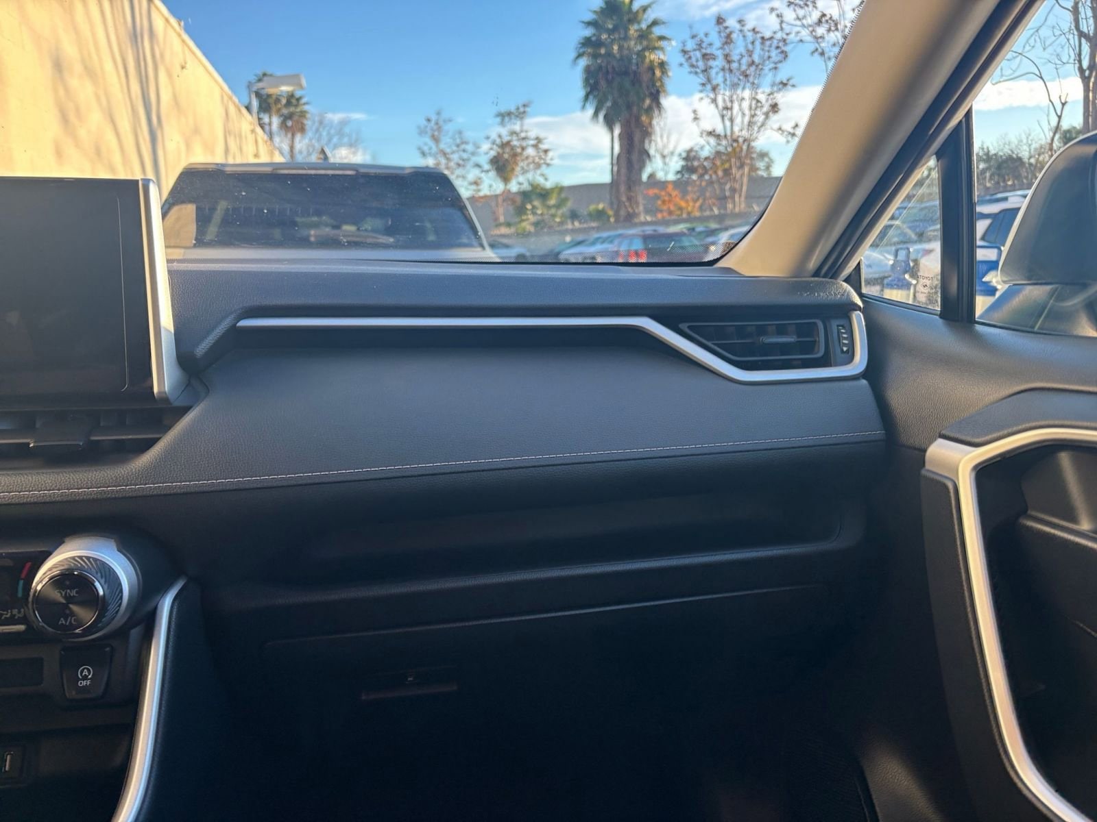 Thumbnail: 2025 Toyota RAV4 - 35