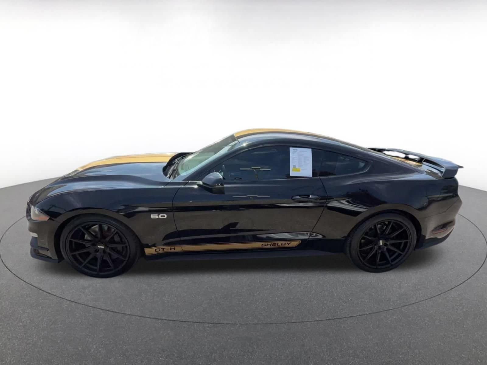 Thumbnail: 2022 Ford Mustang - 9