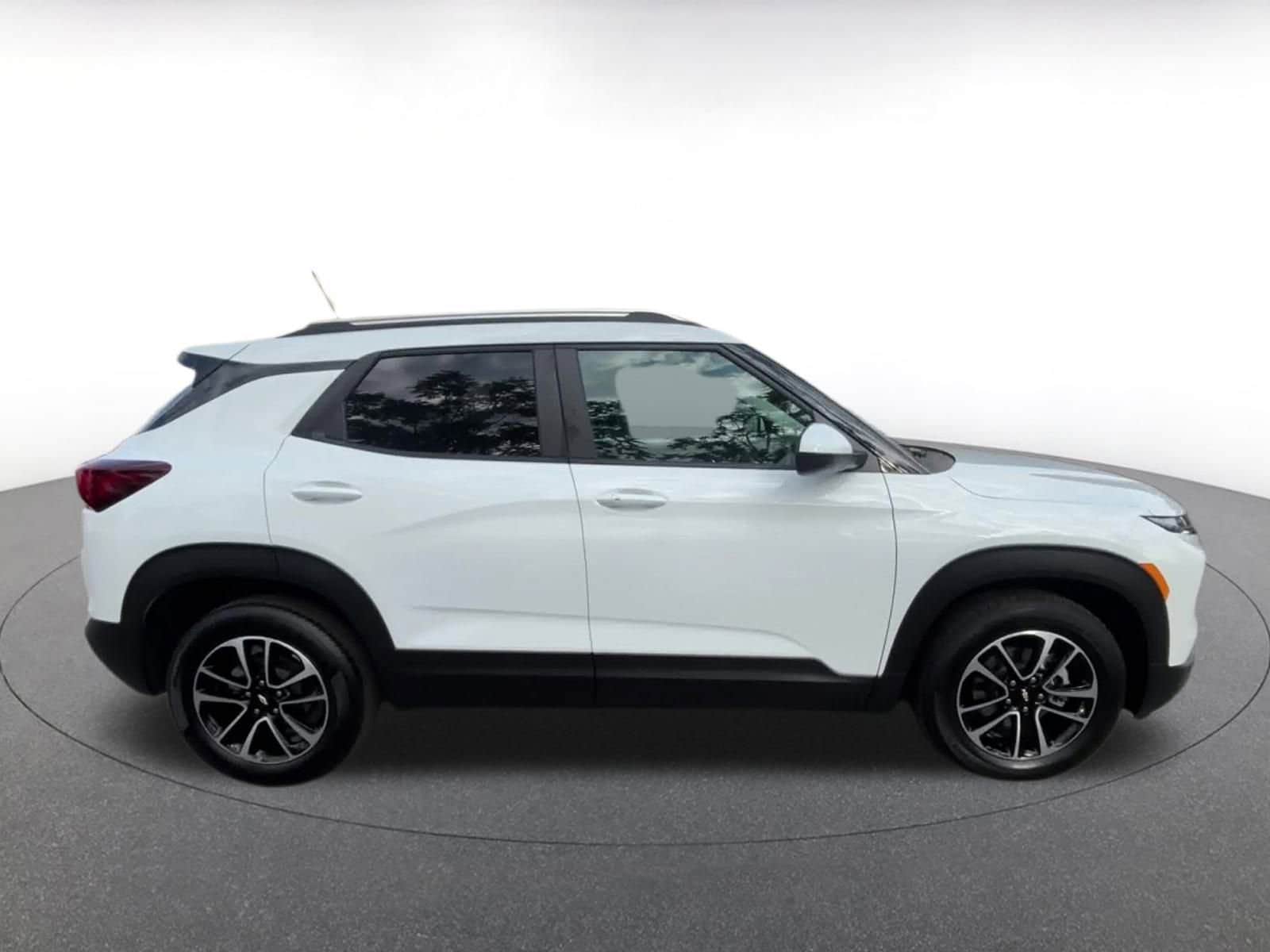 Thumbnail: 2025 Chevrolet TrailBlazer - 16