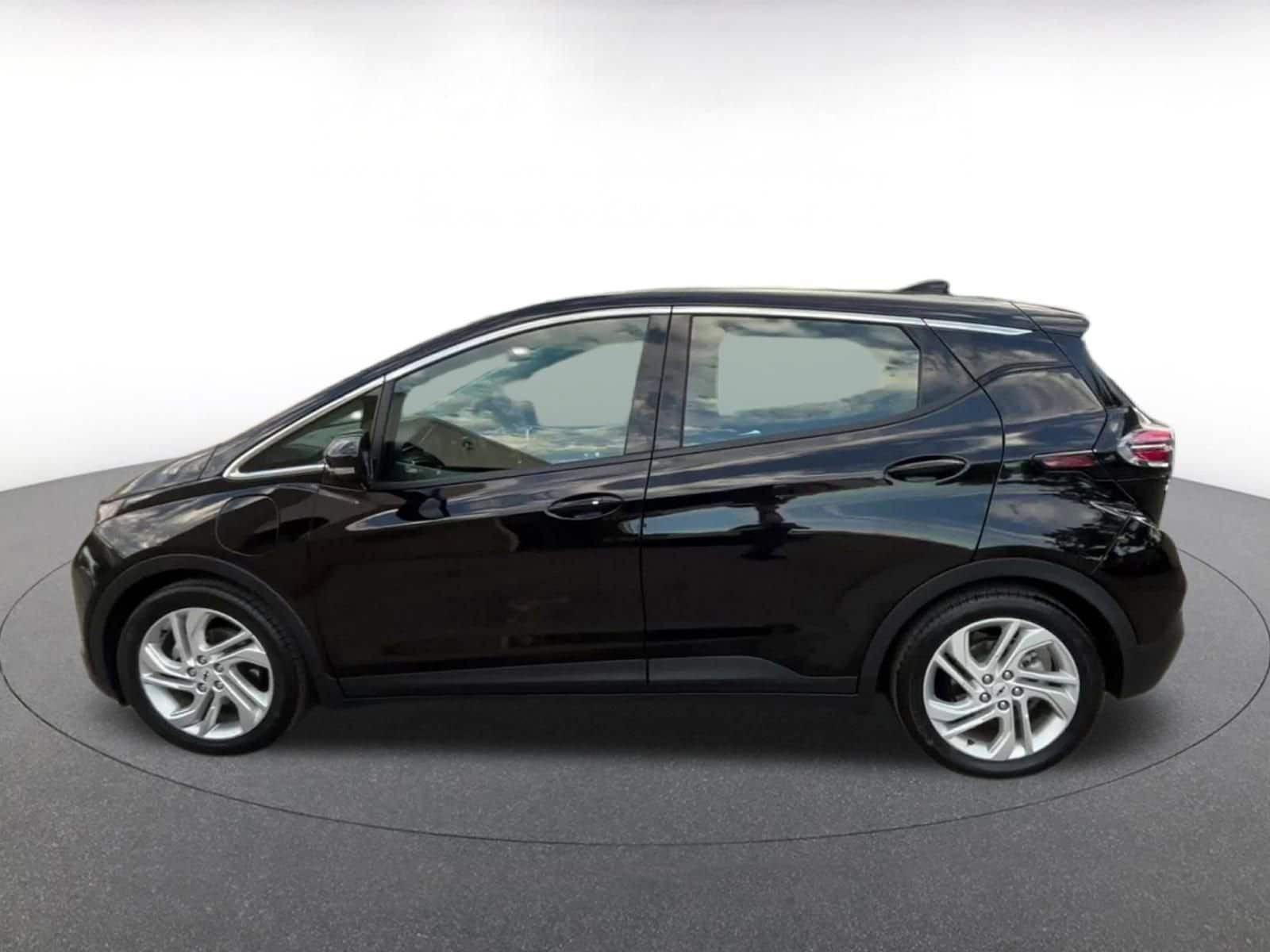Thumbnail: 2023 Chevrolet Bolt EV - 9