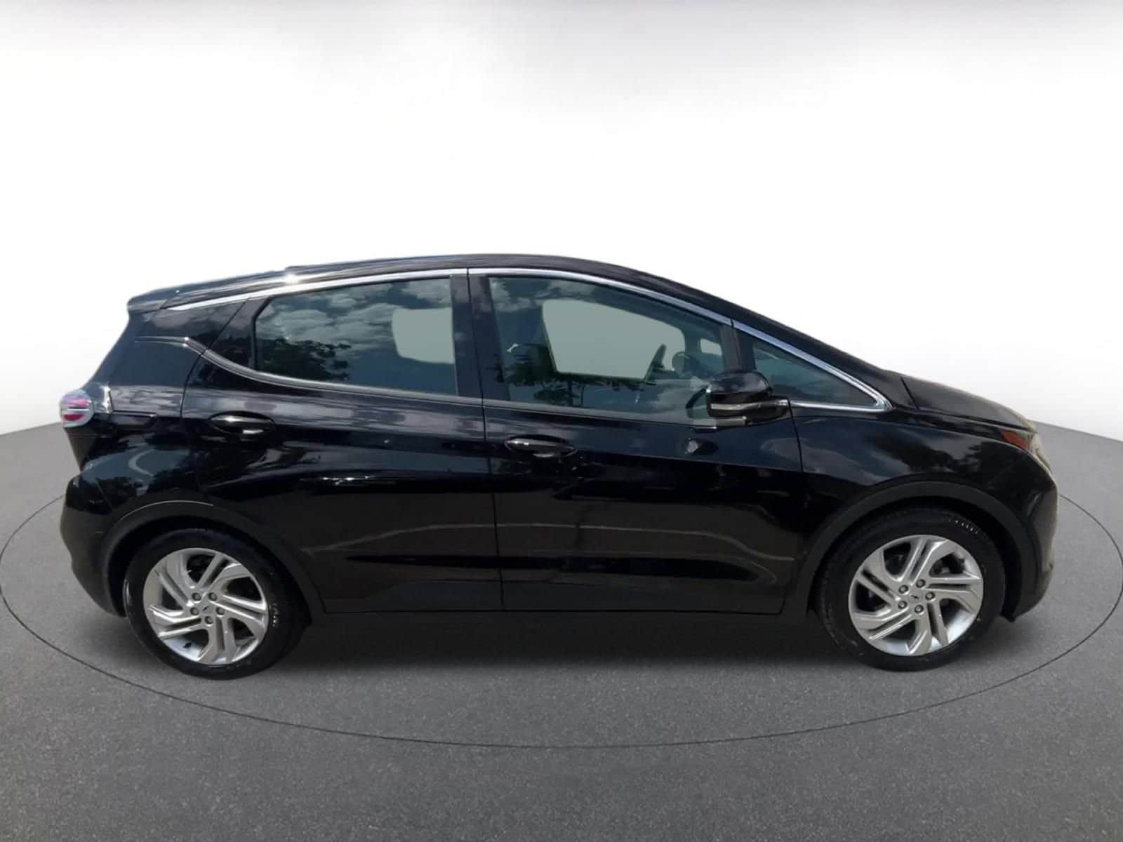 Thumbnail: 2023 Chevrolet Bolt EV - 16