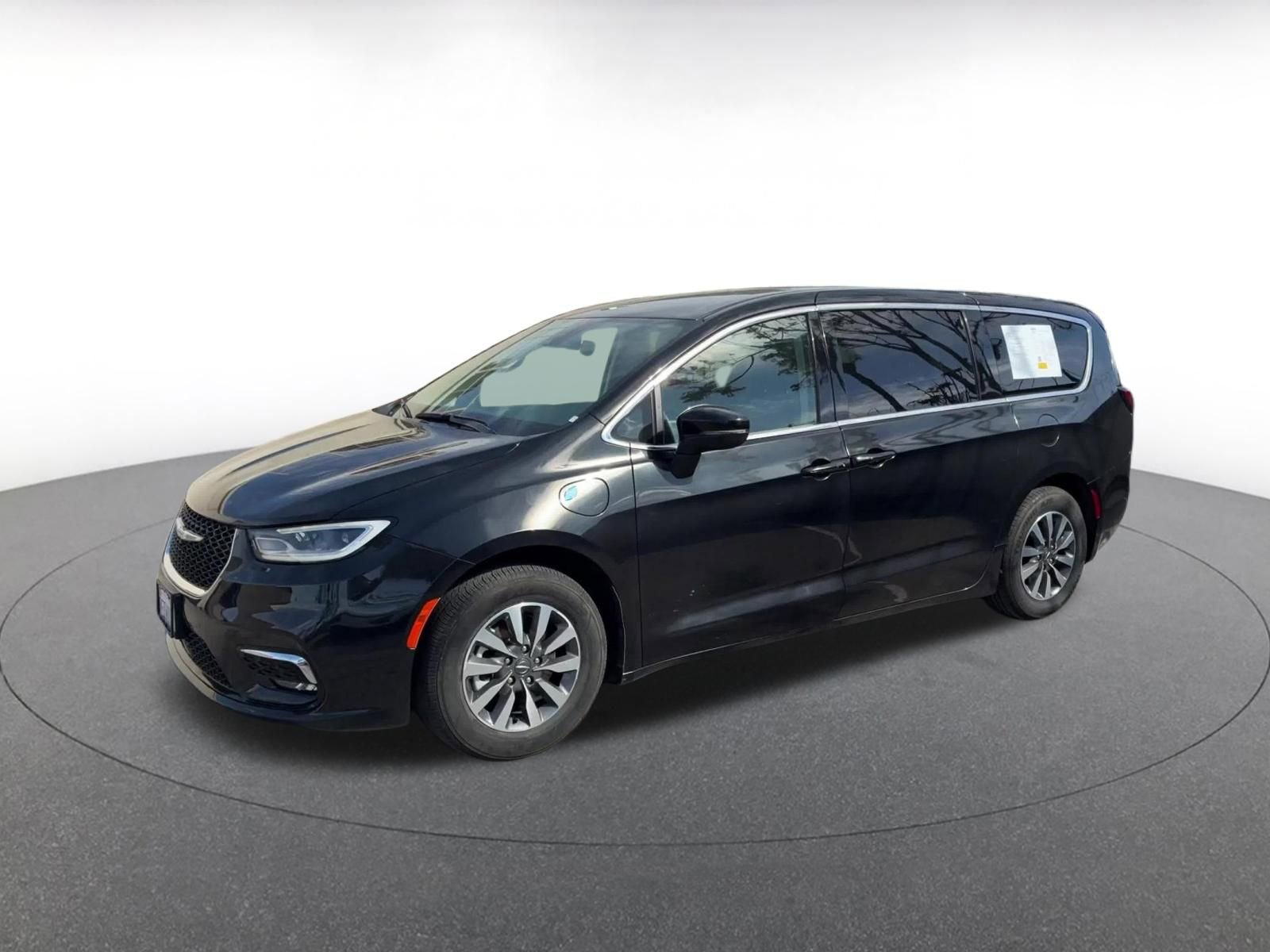 Thumbnail: 2023 Chrysler Pacifica - 8