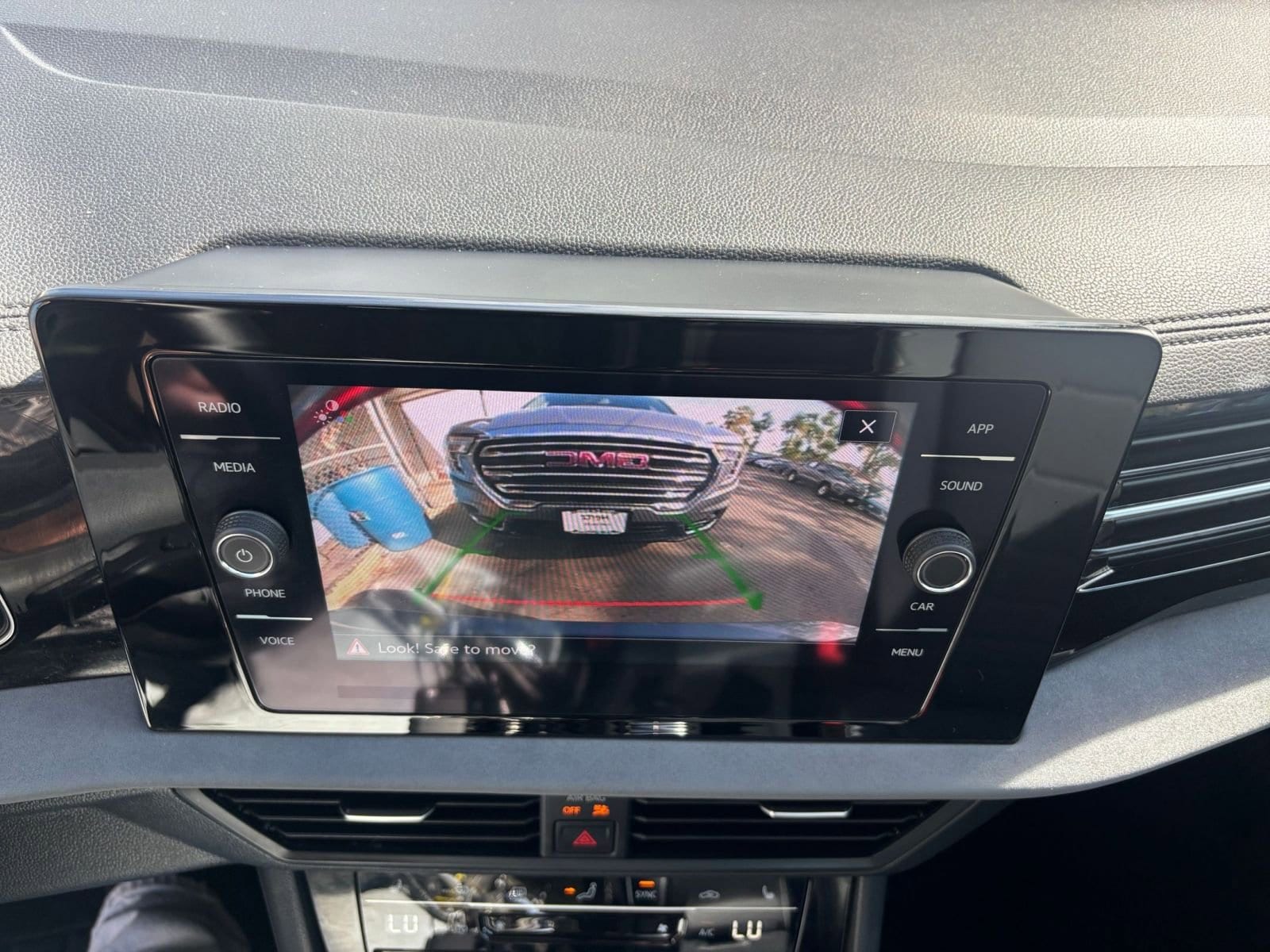 Thumbnail: 2025 Volkswagen Jetta - 17