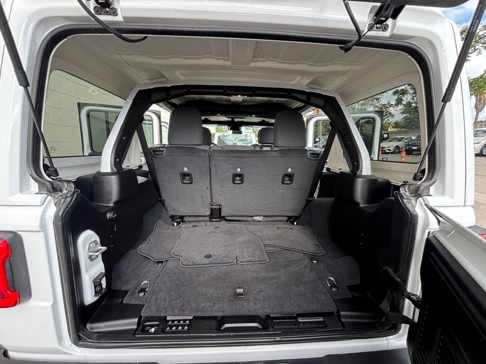 Thumbnail: 2025 Jeep Wrangler - 31