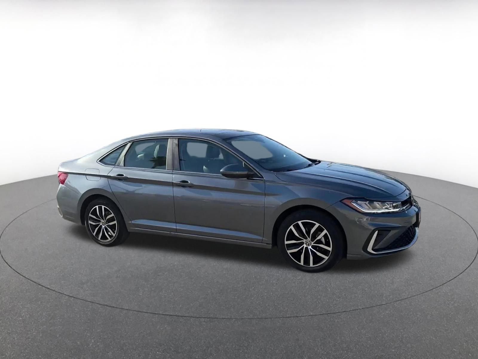 Thumbnail: 2025 Volkswagen Jetta - 2