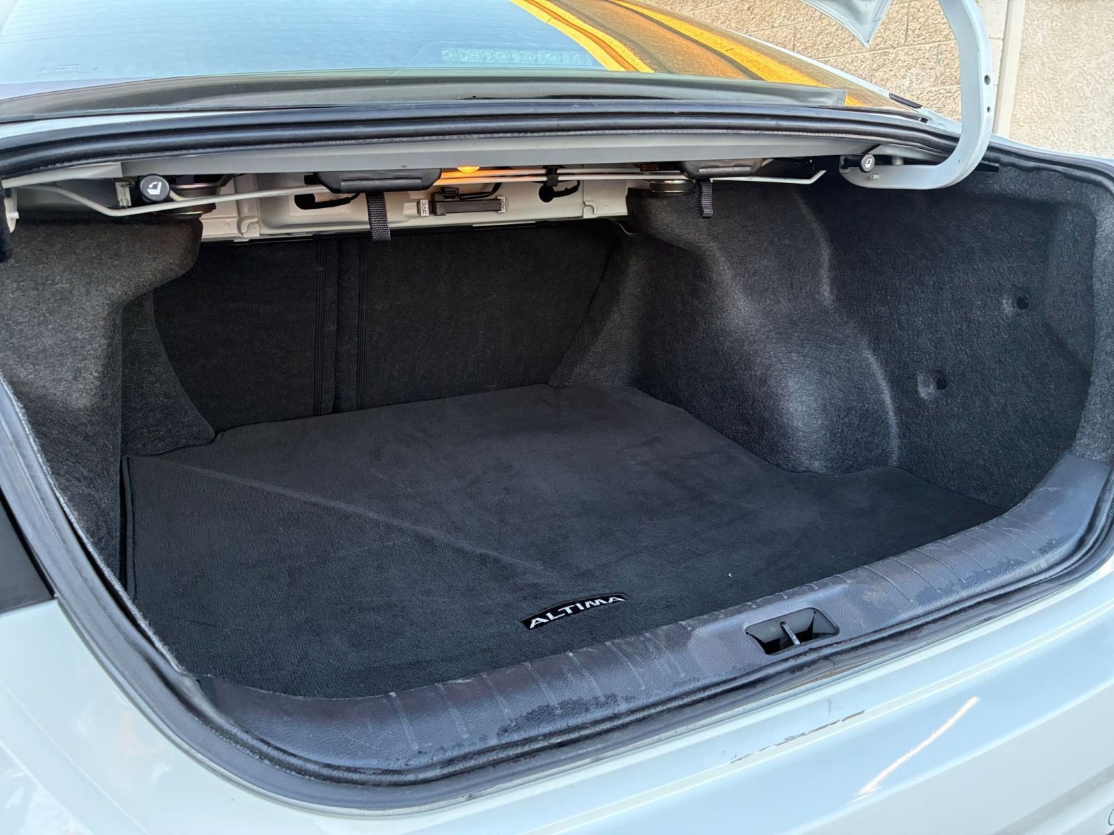 Thumbnail: 2025 Nissan Altima - 32