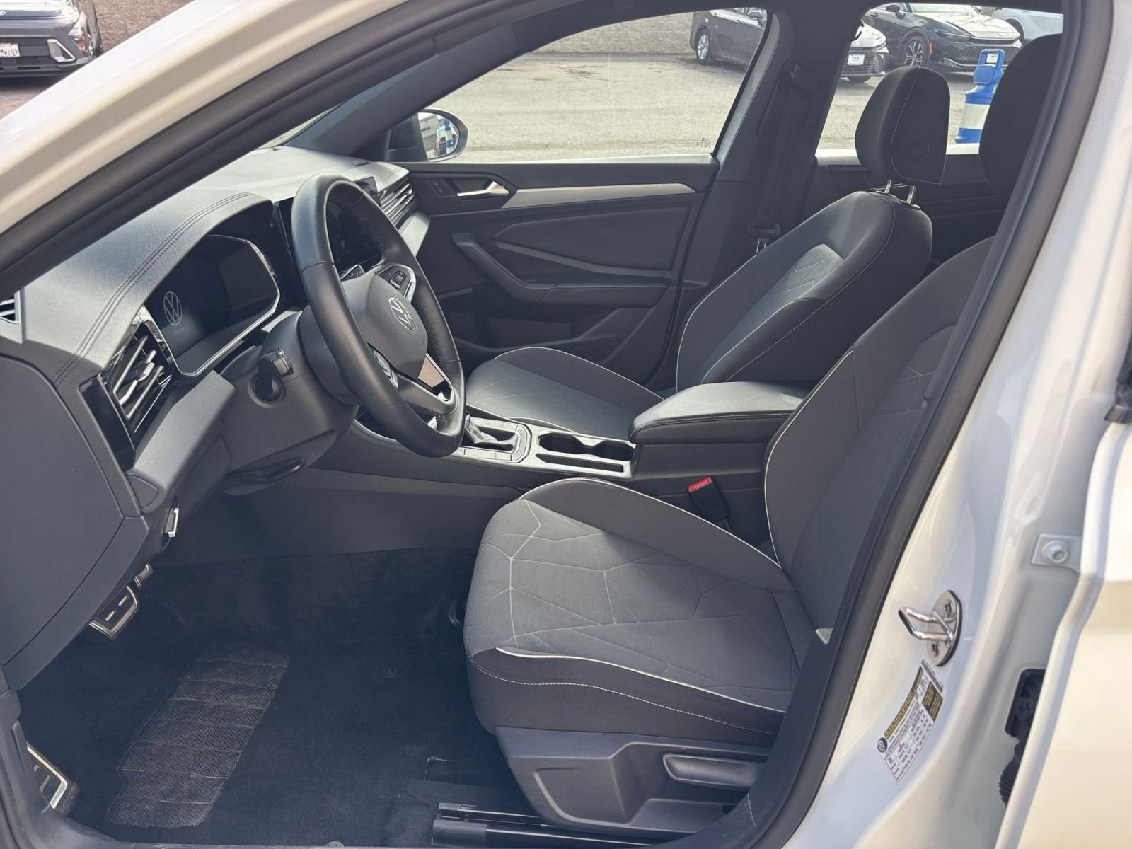 Thumbnail: 2025 Volkswagen Jetta - 28