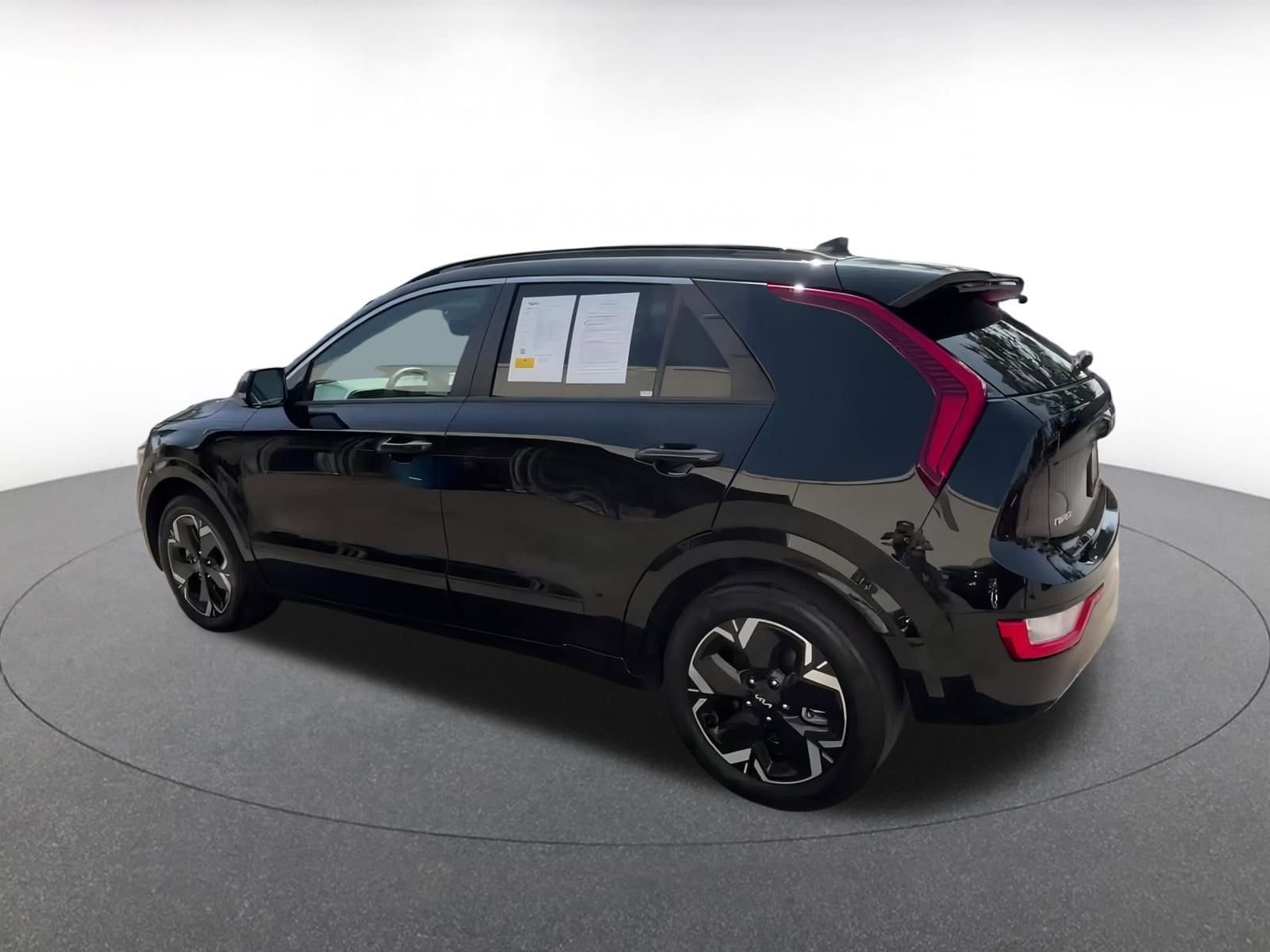 Thumbnail: 2023 Kia Niro - 10