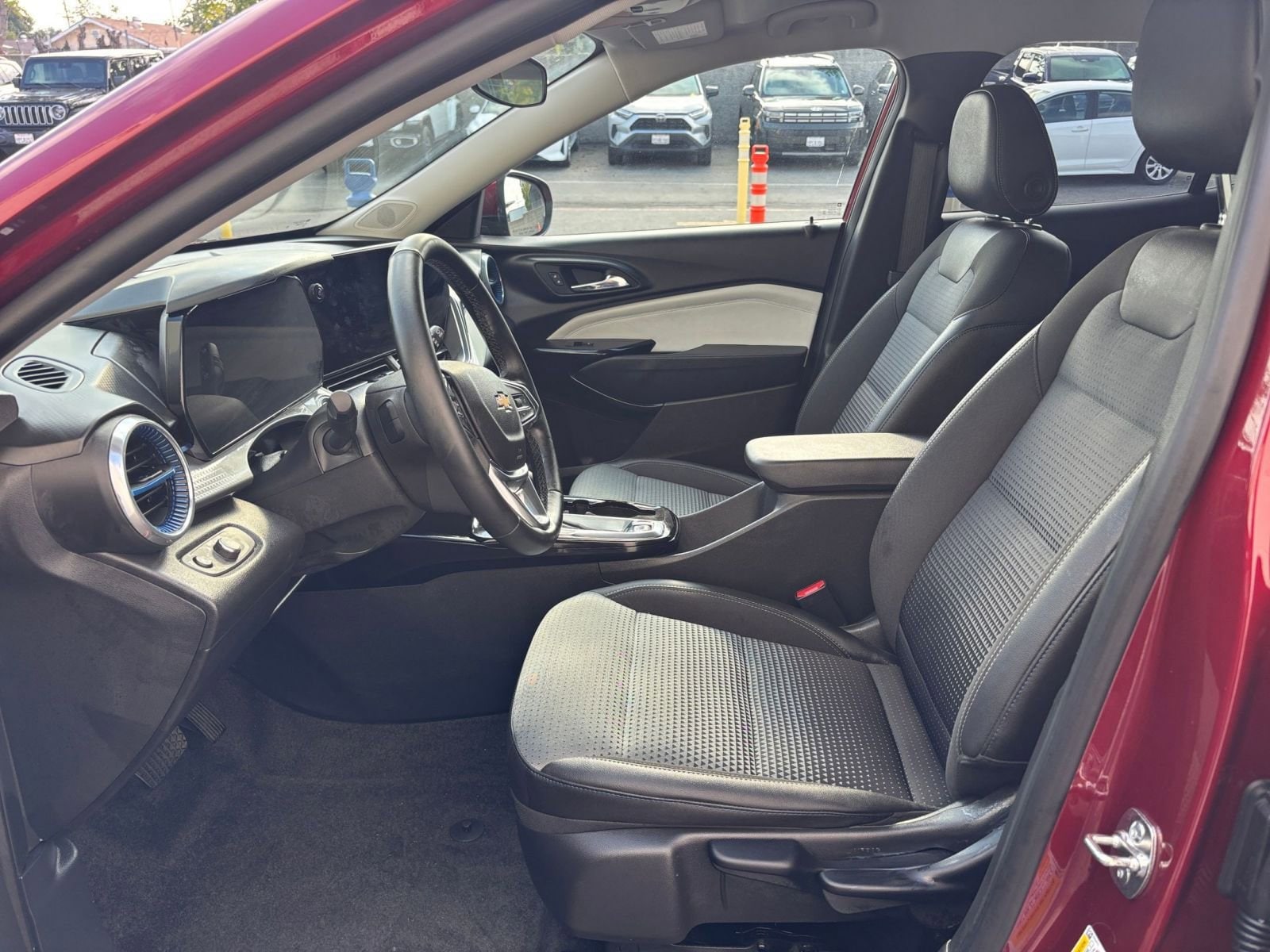 Thumbnail: 2025 Chevrolet Trax - 27