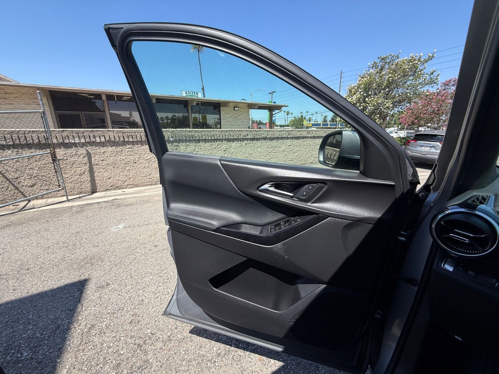 Thumbnail: 2025 Chevrolet Equinox - 18