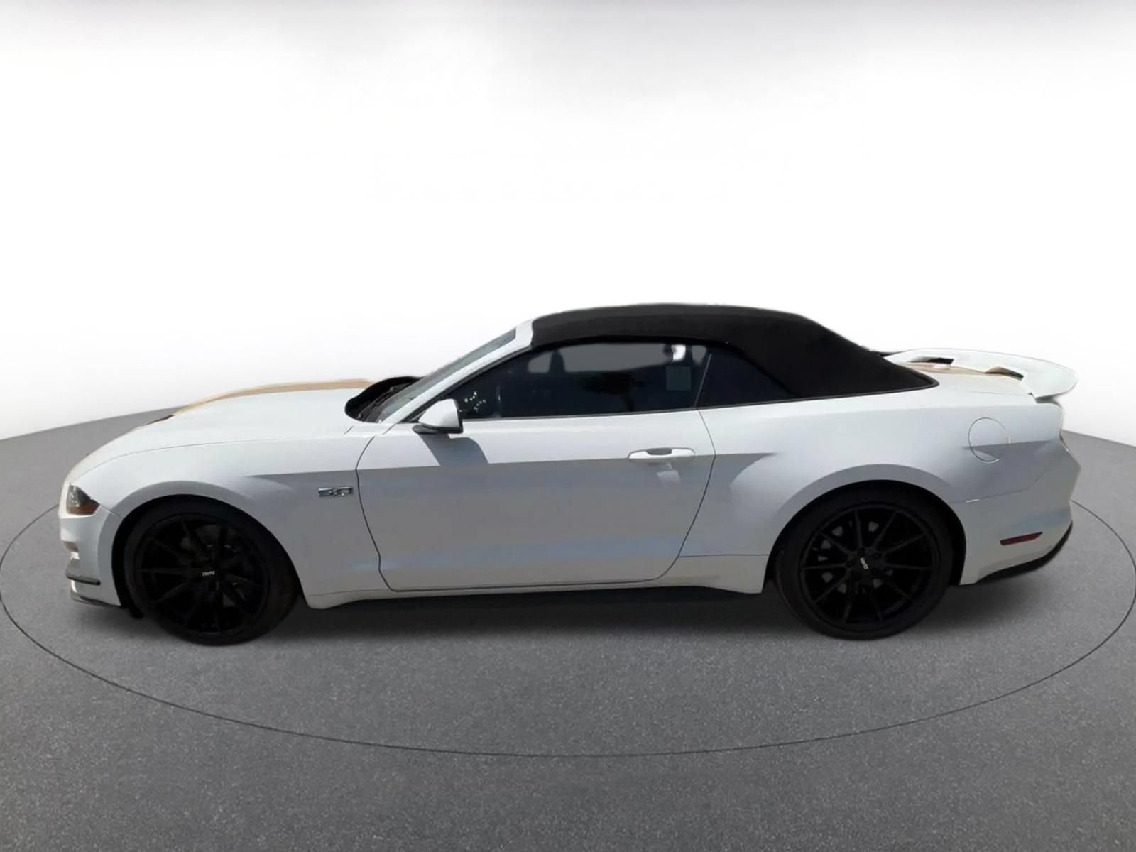 Thumbnail: 2022 Ford Mustang - 9